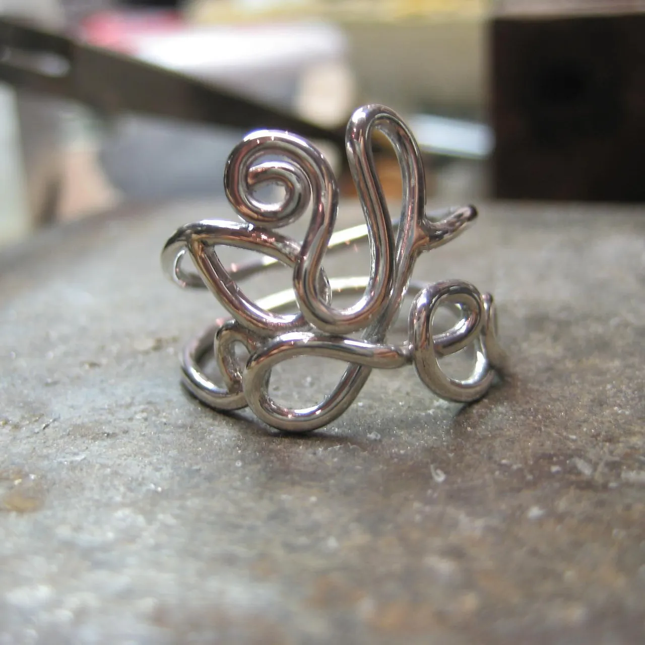 Calligraphie bague
Callygraphy ring
French initials ring .
.
.
.
.
.
.
.
.
@minseobyminseo
#frenchinitial #calligraphiebague #calligraphie #baguepersonalisee #personalized #calligraphiering #callygraphy #silver925 #argentmassif