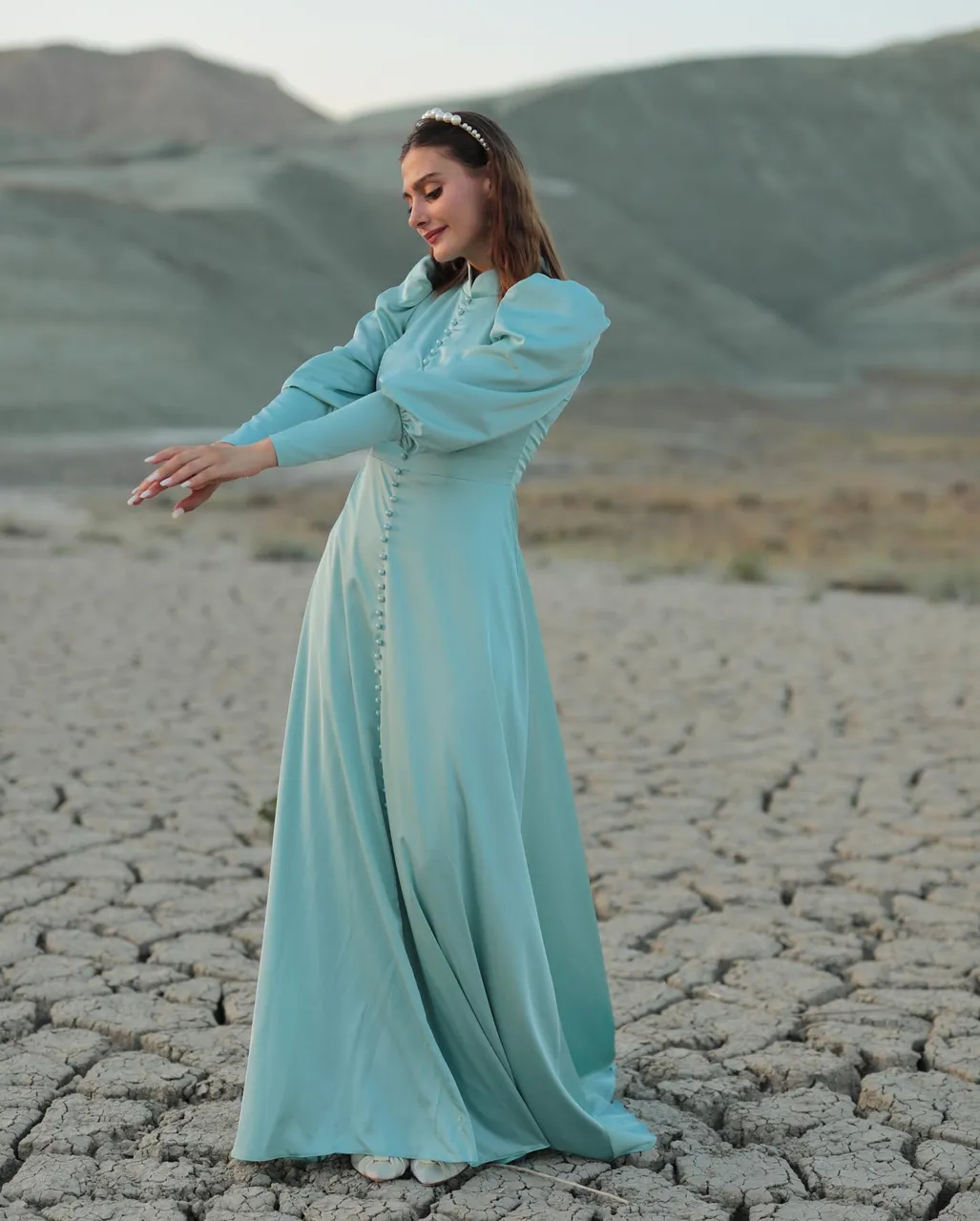 Eslem Abiye💕 
Fiyat:1200 TL💳
İlk alışverişinize özel 150₺ indirim ❤️
38-48 Beden Aralığı 💃
2 renk seçeneği (Sağa Kaydırın) 🌈
Türkiye ve Tüm Dünyaya Hızlı Kargo 🛩
Kredi Kartına Taksit İmkanı

Karel Hijab Evening Dress😍
Price: 160€ - 159$
38-48 EU Sizes Available
4 Color Option 🌈
Wordwide Express Delivery 🚚 
#tesettürabiyemodelleri #hijabfashion #hijablove #tesetturbutik #tesetturnisanlik #hijab #hijabootd#nikahelbisesi #davetelbisesi #eventdress #eveningdresses #muslimweddingdress #muslimwear #zarifelbise