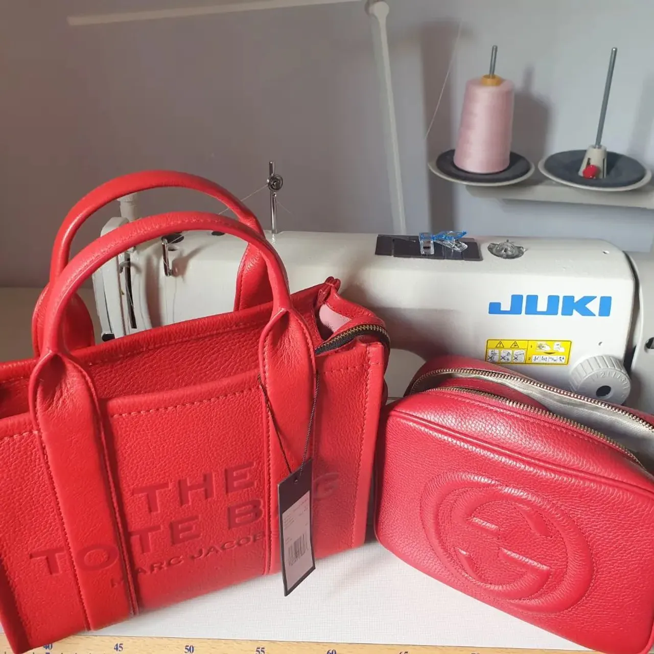 No filter required for this beautiful red leather bag by @marcjacobs absolutely stunning!  I can't decide which shade is nicer...I have worked on an organiser this morning, only to discover that the leather ones come a bit smaller internally...the learning never stops.  Organisers available on the Website #bagorganizer #marcjacobs #marcjacobstotebag #mjtote #thetotebag #mj #guccidiscosoho #redleather #newbag #gucci #bagorganiser #edinburghblooms #smallbusiness #madeinuk