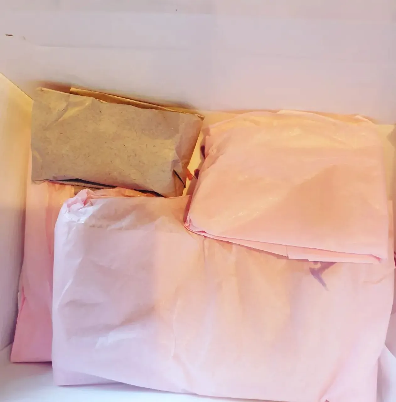 A big big shout out to @momm.ydo for this amazing product The Speedy Handle Covers. My speedy got 3 compliments in the boutique today. Especially impressed with the zipper pull and lock protectors 😍🤩.
❤
What can say apart from,  my speedy is happy,  you're one talented and clever lady! And I'll be coming back very very soon @momm.ydo 
🤎
Don't hesitate to buy this product, made to your request and colour choice in the UK!  Not one like it anywhere else that would like to accompany my bag
#luxurybagheaven #louisvuitton #lvspeedy20 #lvspeedy25 #lvspeedy #speedy30 #speedy20 #speedy30 #lvspeedybandouliere #edinburgh #madeinuk