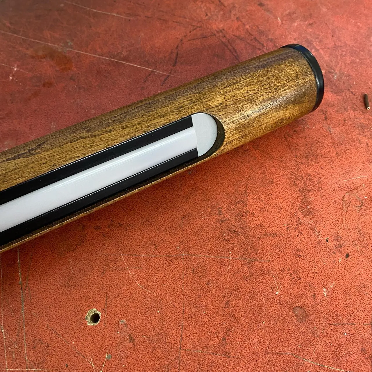 Koyu ceviz rengi de artık seçeneklerimiz arasında… @bormawachsturkiye #lightingdesign #aydinlatma #avizemodelleri