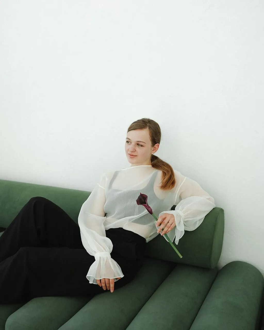 NEW ELEGANT SILK ORGANZA BLOUSE

Straight fit, dropped shoulder, puffed sleeves