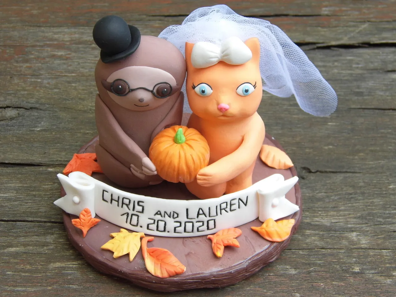 It's done 😉
#autumn #weddingdecor #wedding #weddingcake #weddingday #weddingcenterpieces #weddingstyle #weddingcakedesign #weddingcakeideas #weddingcaketopper #autumnwedding #autumnweddinginspiration #autumnweddingideas #autumnweddingcake #slothlover #slothart #slothy #slothcake #cats #catcake #catecaketopper #etsyshop #etsyseller #etsyartist #handmade #lovecreating #collectable
