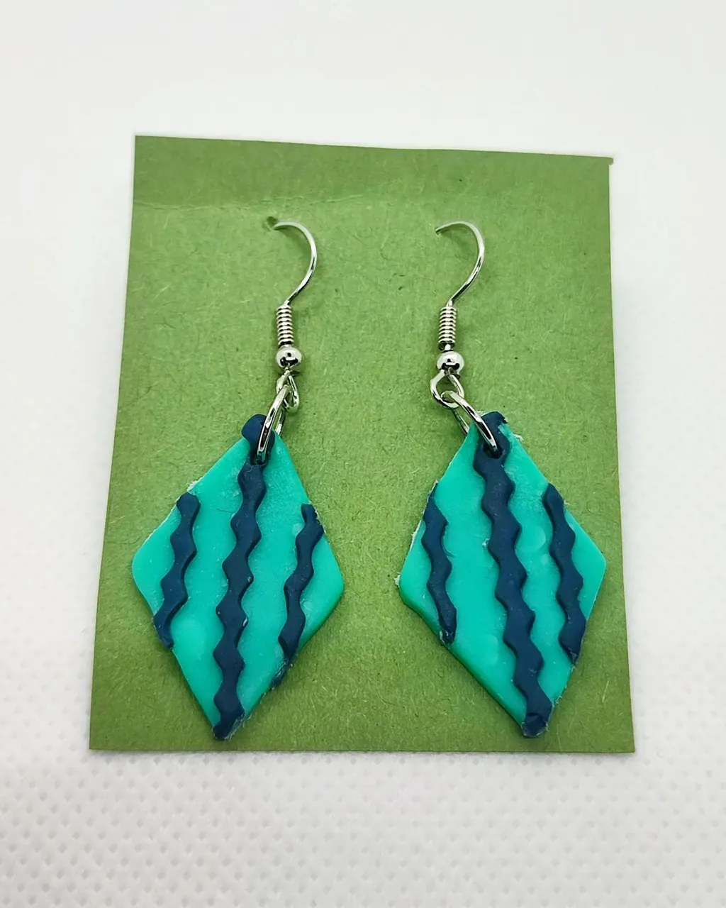 ¡Nuevo diseño en tonos azules! 💙
¡Algunas ya tienen también su regalo! 🤗
.............
New design in blue colours! Some people have received their gifts! 🤗
#arcillapolimerica #artesania #artesanal #polimerclay #handmadejewelry #handmade #handmadeearrings #earrings #personalizables #pendientesartesanales #pendientes
