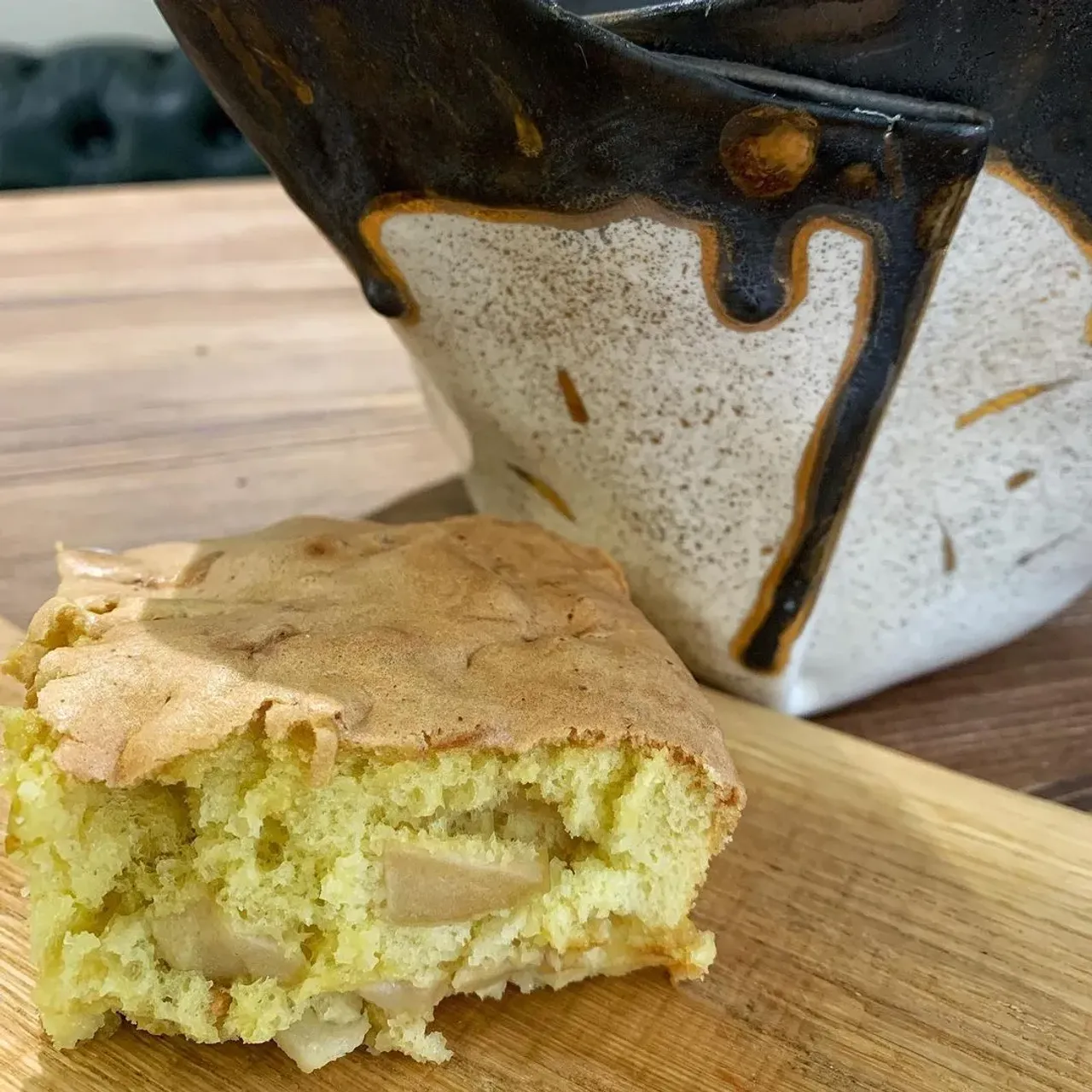 Запах шарлотки утром! Что может быть более прекрасным😋 в качестве сервировки отлично подойдёт дубовая доска, изготовленная собственными руками! Всем прекрасных выходных и приятного аппетита🍎🍰☕️ #дереводекор #мебельлофт #мебельназаказ #loft #loftdesign #лофтдизайн #loftinterior #лофтстиль #handmade #мебель #мебельдлядома #стол #столы #москва #уютнаяквартира #уютныйдом #спилыдерева #спил #слэбы #слэбыиздерева