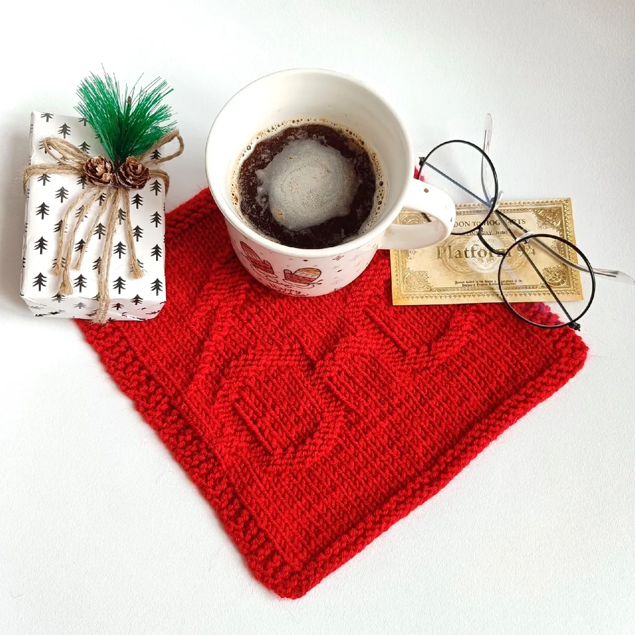 Very lovely Harry Potter handknit coasters
https://ballwool.com/products/32479
#coasters #knitcoasters #harrypotter #hogwarts #weasley #griffindor
