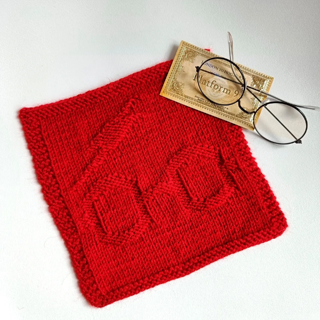 Very lovely Harry Potter handknit coasters
https://ballwool.com/products/32479
#coasters #knitcoasters #harrypotter #hogwarts #weasley #griffindor