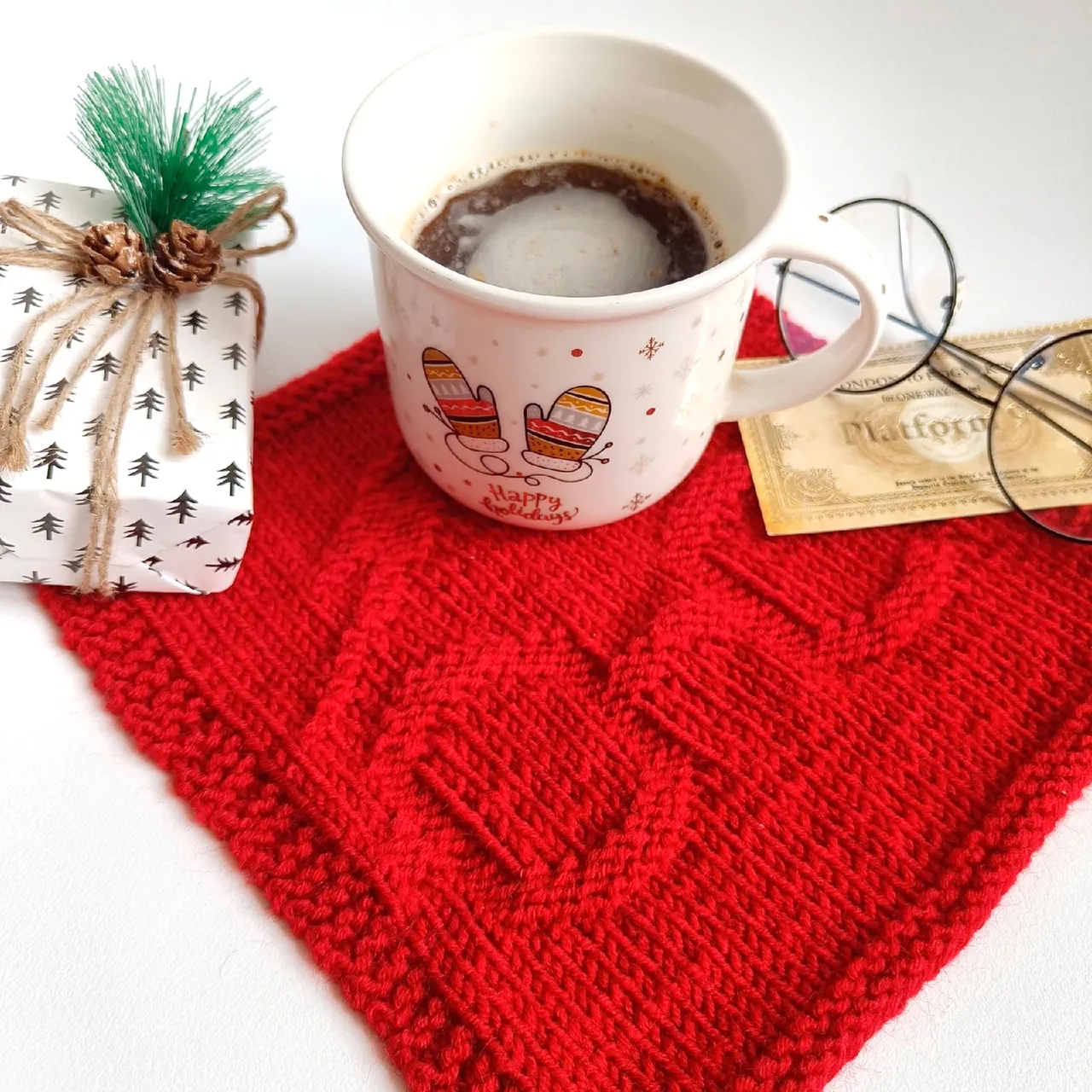 Very lovely Harry Potter handknit coasters
https://ballwool.com/products/32479
#coasters #knitcoasters #harrypotter #hogwarts #weasley #griffindor