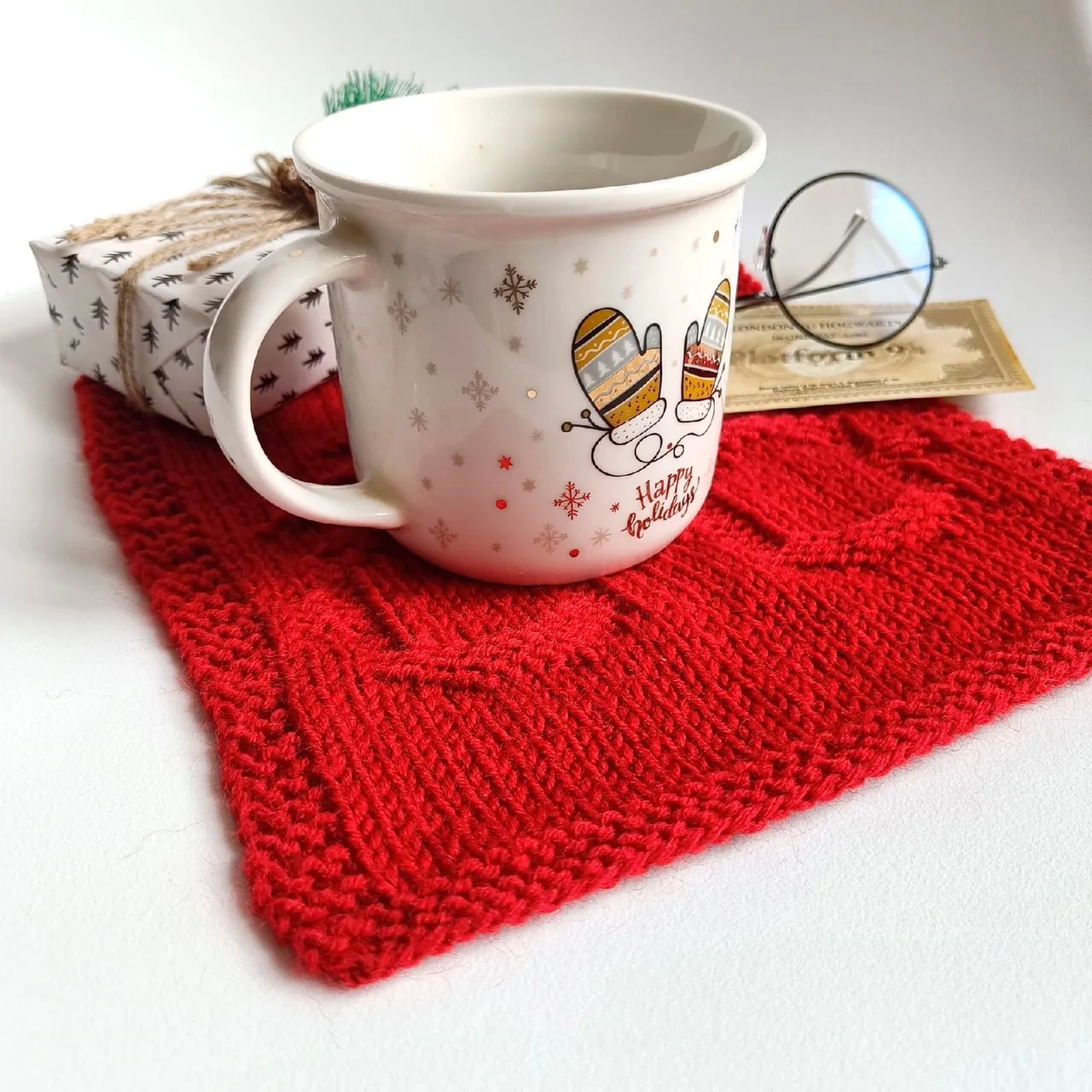 Very lovely Harry Potter handknit coasters
https://ballwool.com/products/32479
#coasters #knitcoasters #harrypotter #hogwarts #weasley #griffindor