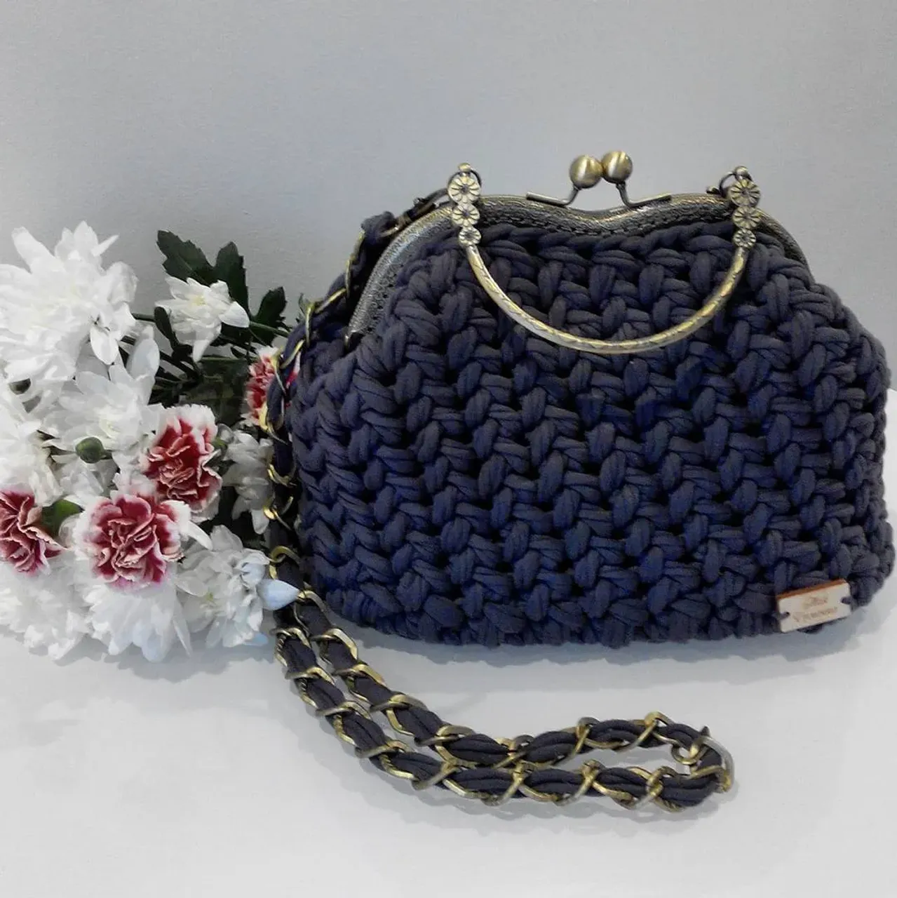 Моя сумочка. Давно я не выставляла свои сумочки. На улице стартует весна. Скоро и солнышко пригреет. Предлагаю вам эксклюзивную сумочку из трикотажной пряжи. Сумочка маленькая, но вместительная ( паспорт, кошелечек, ключи и конечно же дорожный набор косметики) сумочка плотная и хорошо держит свою форму. Имеет маленькую ручку и длинную цепочку. Сумочка ждёт своей хозяйки. #вяжуназаказ #сумочкакрючком #сумкавязанная #сумкалетняя #вязание #вяжутнетолькобабушки #сумкимосква #сумкаизтрикотажнойпряжи #hend_mege_gold  #hadmade #hm_rukodelie #proday_handmad #трикотажнаясумка #hendmade_in_trend #tatianashostak