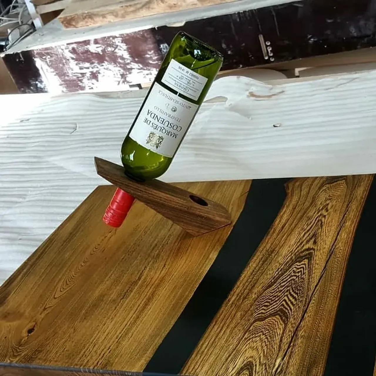 Не все знают, что хранить вина, в бутылках с пробкой, нужно пробкой вниз. Так жидкость в бутылке соприкасается с пробкой и не дает ей засохнуть. Это важно, потому что через засохшую пробку в бутылку проникает лишний воздух, который может испортить вино. 

По вопросам приобретения держателя для бутылок пишите в WhatsApp или директ.

#полезныесоветы #маленькиехитрости #вино #хранениевина #длябара #длядома #дляресторана #мебельизмассива #мебельназаказ #эксклюзив #экологичность #длякафе #длявина #лайфхак #столизслэбов  #столизмассива #столизэпоксиднойсмолы #польза