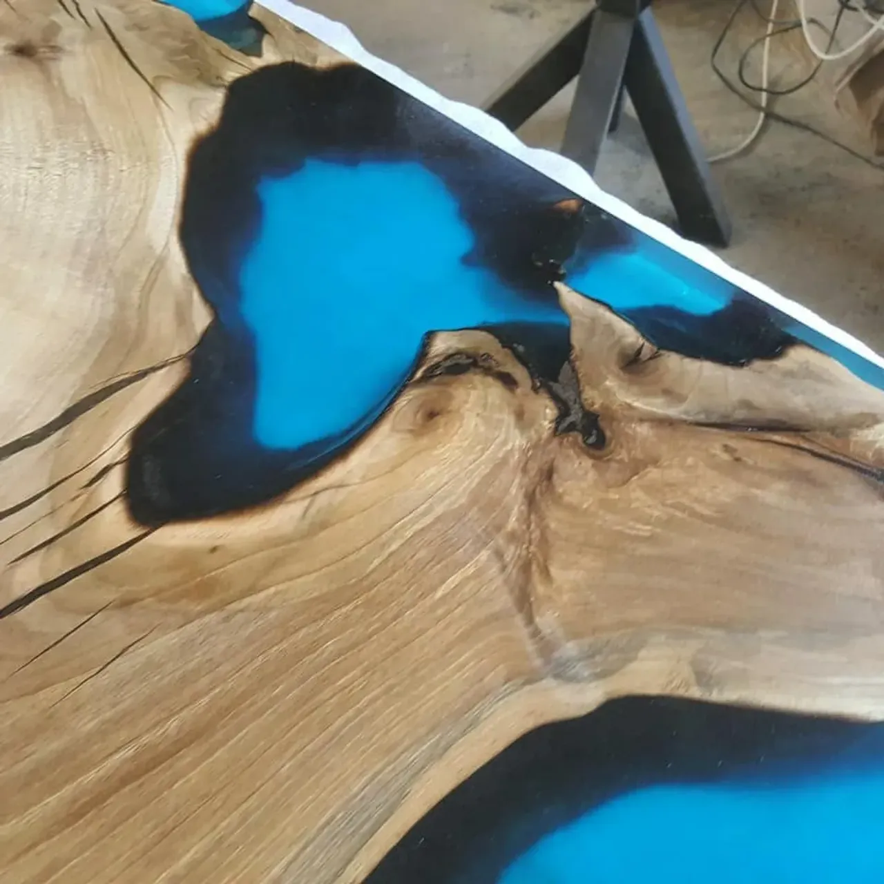 Вот такая красота скоро уедет к заказчикам😍

Синий стол - слэб грецкого ореха, с синей прозрачной смолой. Размеры 1800×800

Журнальный столик - спил карагача. Размеры диаметр 750, высота 500.

Больше работ по хэштегу #slabinteriorspb

#столизслэбов #столизэпоксиднойсмолы #мебельназаказ  #столназаказ #обеденныйстол #обеденныйстолназаказ #журнальныйстол #журнальныйстолик #мебельизмассива
#длядома #дляресторана #экологичность
#оригинальныйдизайн #уникально #дизайнинтерьера #интерьер #интерьергостиной