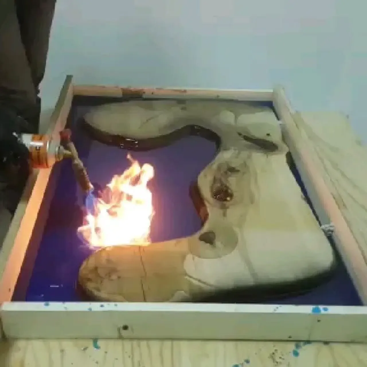 Процесс изготовления мебели из массива долог, трудоёмок, серьёзен, кропотлив и затратен, но это того стоит❗

Можно безгранично экспериментировать с материалами и создавать совершенно разные изделия, не похожие друг на друга. Эксклюзивность – главная особенность ручной работы.

В карусели видео и фото процесса изготовления наших столов. 

Хотите видеть больше производственных моментов?

#производство #столыреки #мебельизмассива #мебельназаказ #слэб #мебельизэпоксиднойсмолы #эпоксиднаясмола #дизайн #эксклюзив #ручнаяработа #столизмассива #мебельдлядома #мебельдлякухни #мебельдлякафе #мебельдлябара #мебельизмассиваспб