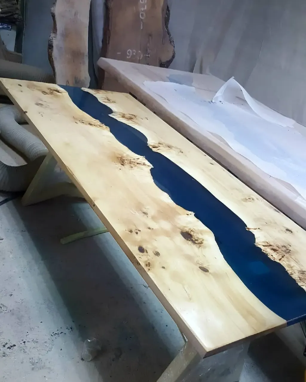 Краповый тополь.
Высота: 750 мм
Длина: 1800 мм

#стеллажизмассива#столлофт#дизайнинтерьера#экожизнь#лофт#мебельлофтназаказ