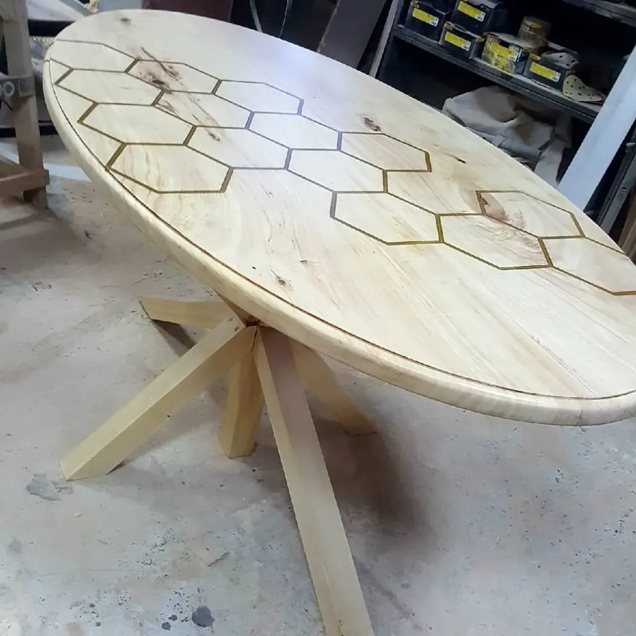 Светлое дерево – излюбленный материал поклонников эко-дизайна и лаконичного современного стиля.
⠀
Стол с очень красивой и необычной фактурой. Он сделан из массива тополя
⠀
Размеры: 1600-900
⠀
🍃Есть в наличии

#деревяннаямебель#столизтополя#столешницаизмассива#массивдерева#столназаказ#столспб#столлофтспб#эко#экологичнаямебель