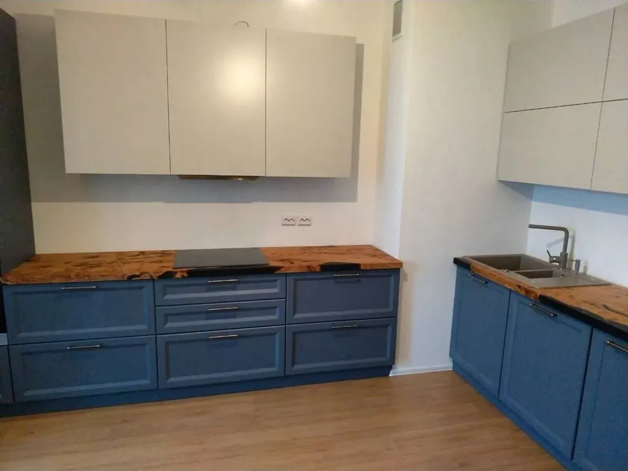 Столешница для кухни.
Каповый карагач, размеры 700х2060 и 1700х700 залита чёрной эпоксидной смолой.
Цена за квадратный метр 45000 руб.

Если у вас есть актуальные запросы на изготовление мебели из массива, пожалуйста, пишите в директ или WhatsApp. 
Контакты в шапке профиля 👆
 
Больше работ по хэштегу #slabinteriorspb

#столешница #столешницадлякухни #длякухни #столешницадляванной #мебельдлякухни #мебельизмассива #эпоксиднаясмола #мебельизэпоксиднойсмолы #мебельназаказ #массив #интерьер #эксклюзив #слэб #стол #подоконник #наличники #барныестойки #стеллаж #производство #длядома #дляресторана #мебельдлядома #мебельдлякафе #мебельдляресторанов  #столизслэбов #назаказ #практично #долговечно #экологично