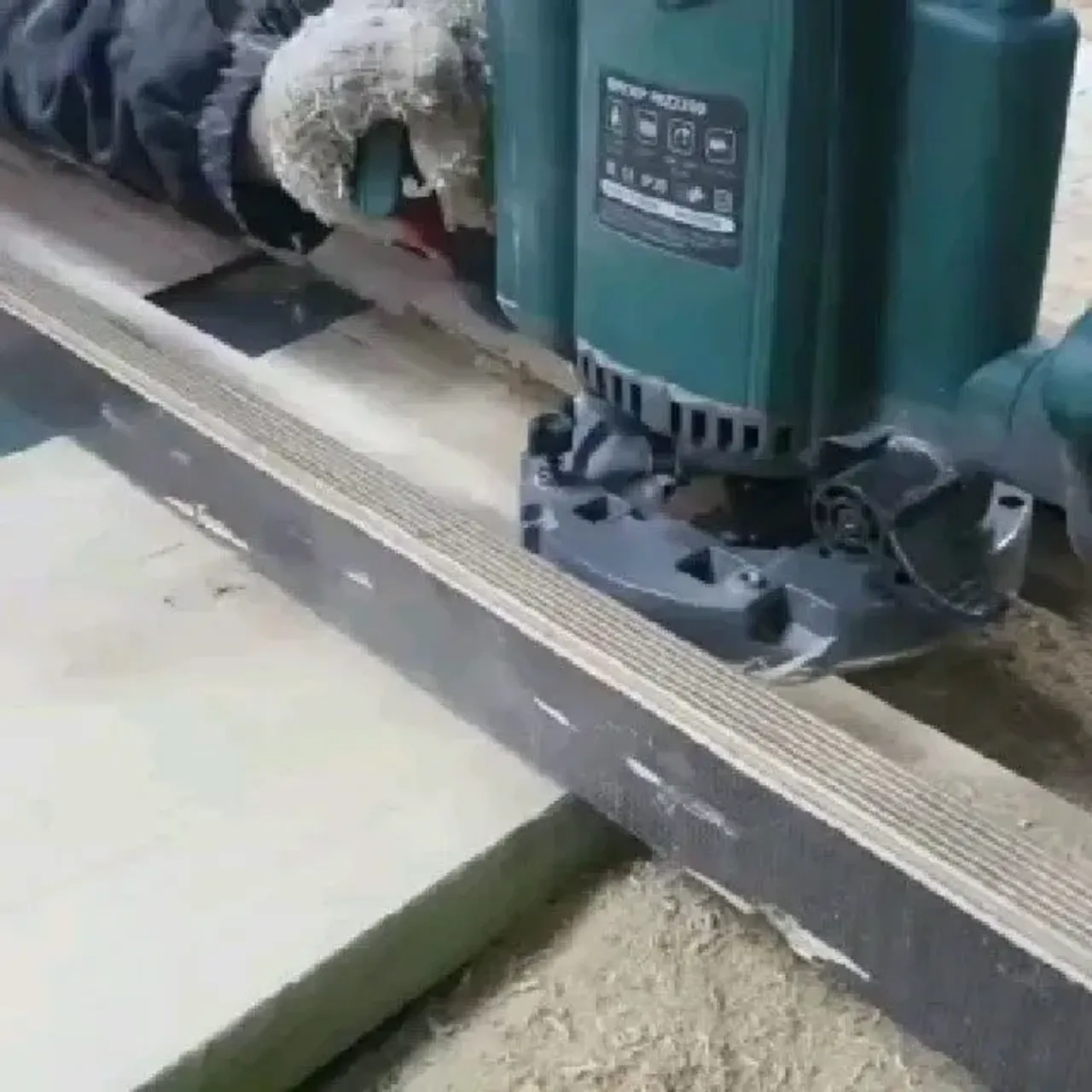 Немного закулисья)
На видео процесс выравнивания стола после заливки.

#производство #процесс #процессзаливки #столизмассива #последниеновости #актуальное #Мебельизмассива #столрекаспб #столрека #столизэпоксиднойсмолы #журнальныйстолик #журнальныйстол #обеденныйстол