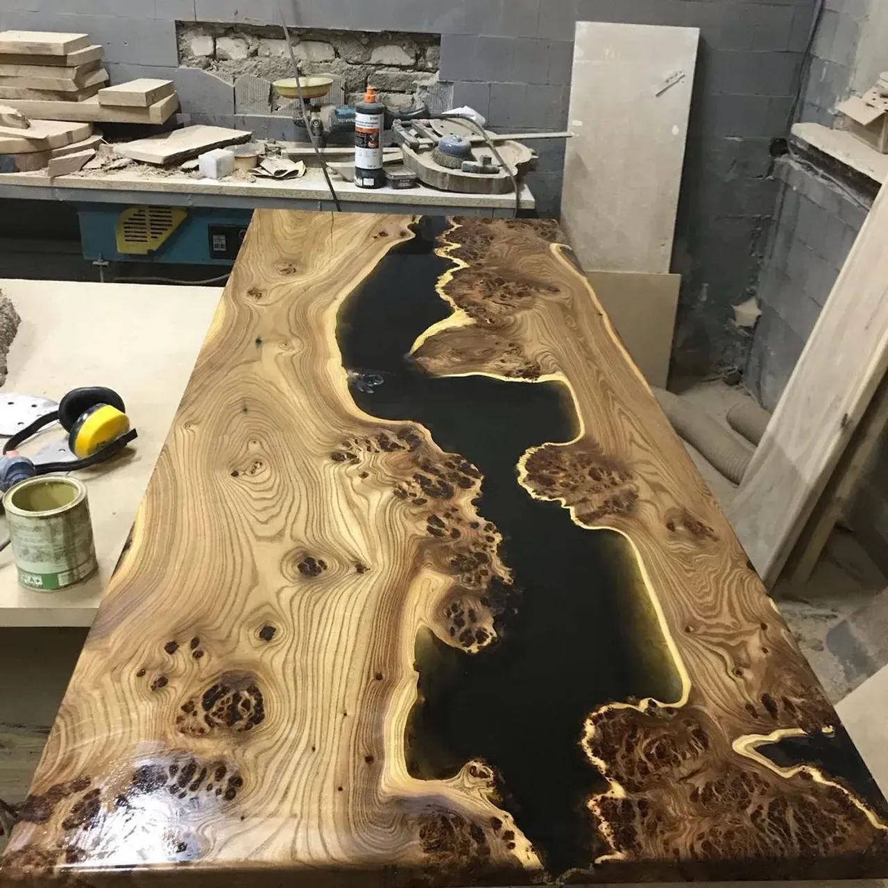 Стол-река, табуретки и скамейки — каповый карагач. 

@rimsha_wood
#r_w #rimsha_wood
#мебельназаказ #мебельиздерева #слэб #подарок #спил #стол #разделочныедоски #подаркииздерева #лофт #массив #столярнаямастерская