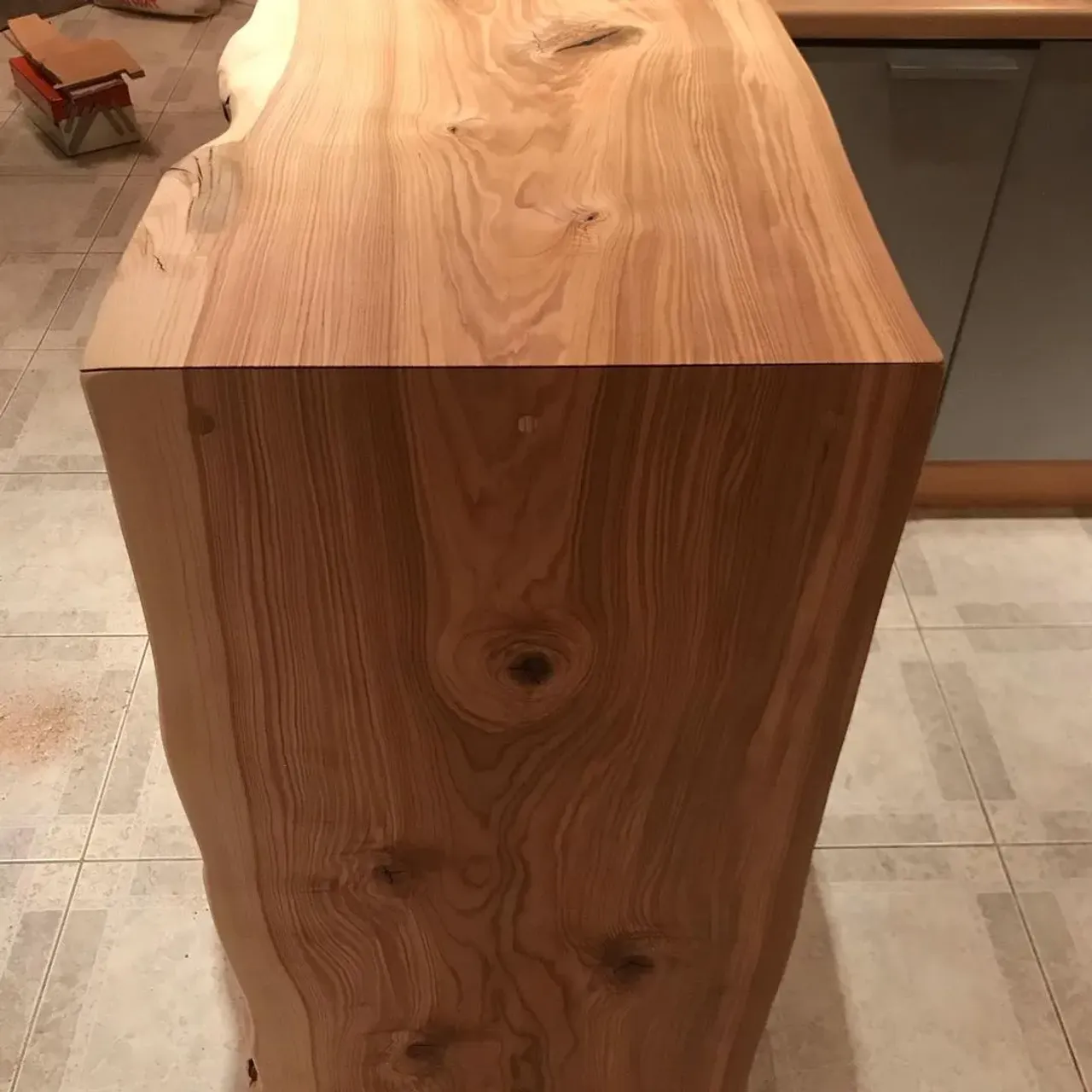 Было-стало.  Вот 1 деталь и все иначе. @rimsha_wood
#r_w #rimsha_wood#столыизэпоксиднойсмолы#подарок##мебельназаказ #мебельиздерева#карагач