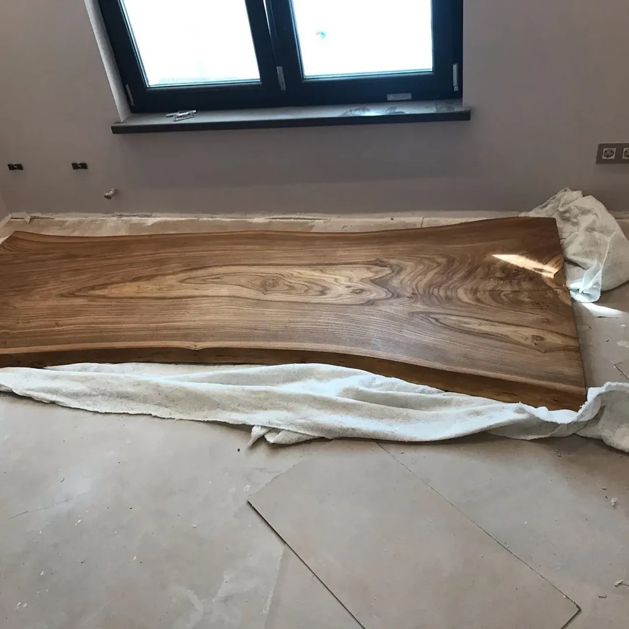 Сегодня была установка стеновых панелей с подсветкой. Листай до конца. 

@rimsha_wood
#r_w #rimsha_wood
#мебельназаказ #мебельиздерева #слэб #подарок #спил #стол #разделочныедоски #подаркииздерева #лофт #массив #столярнаямастерская