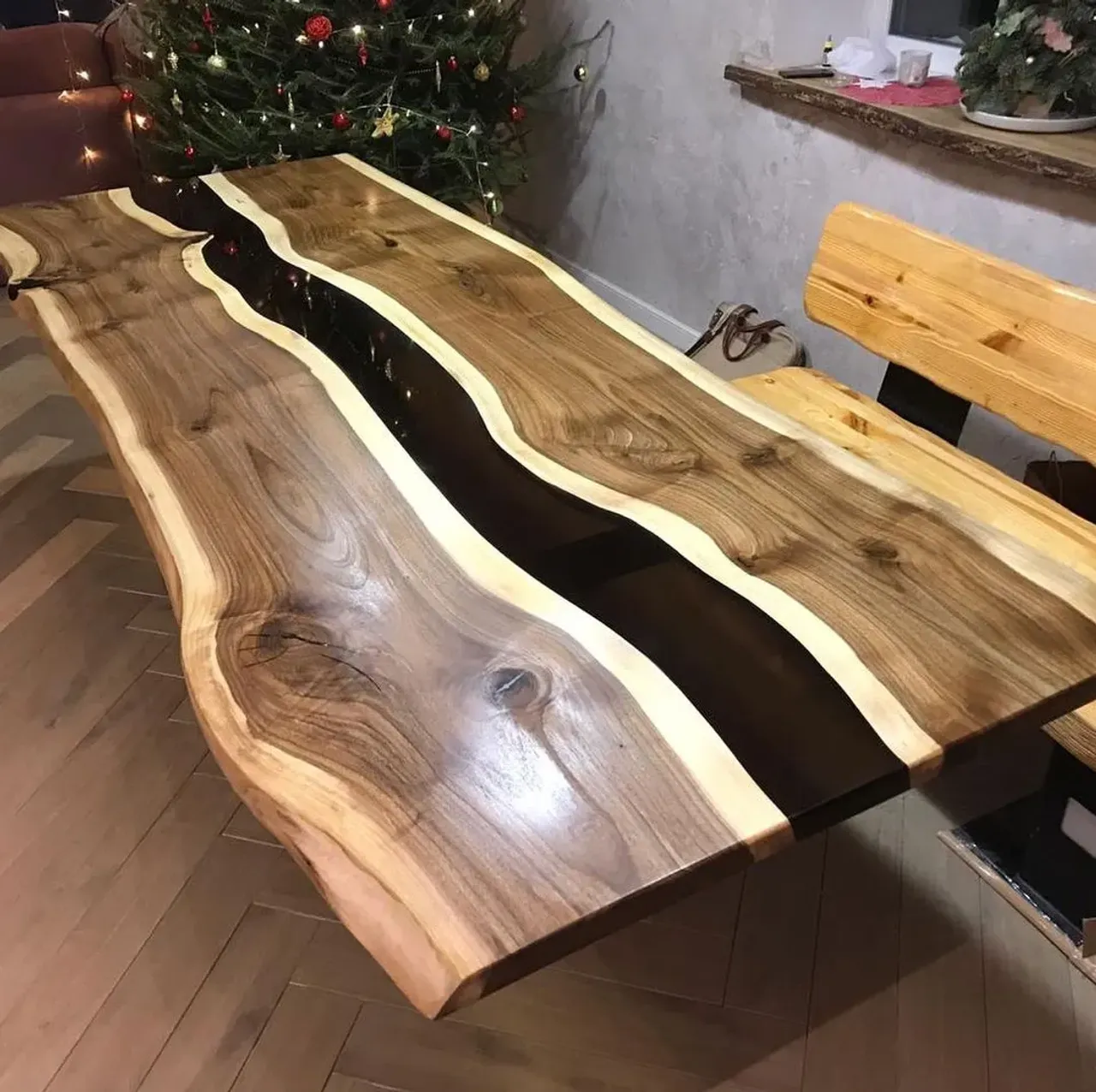 Вот такой правильный подарок сделали себе на новый год наши клиенты. 
Согласитесь. Идеально. 😌

@rimsha_wood
#r_w #rimsha_wood
#мебельназаказ #мебельиздерева #слэб #подарок #спил #стол #разделочныедоски #подаркииздерева #лофт #массив #столярнаямастерская