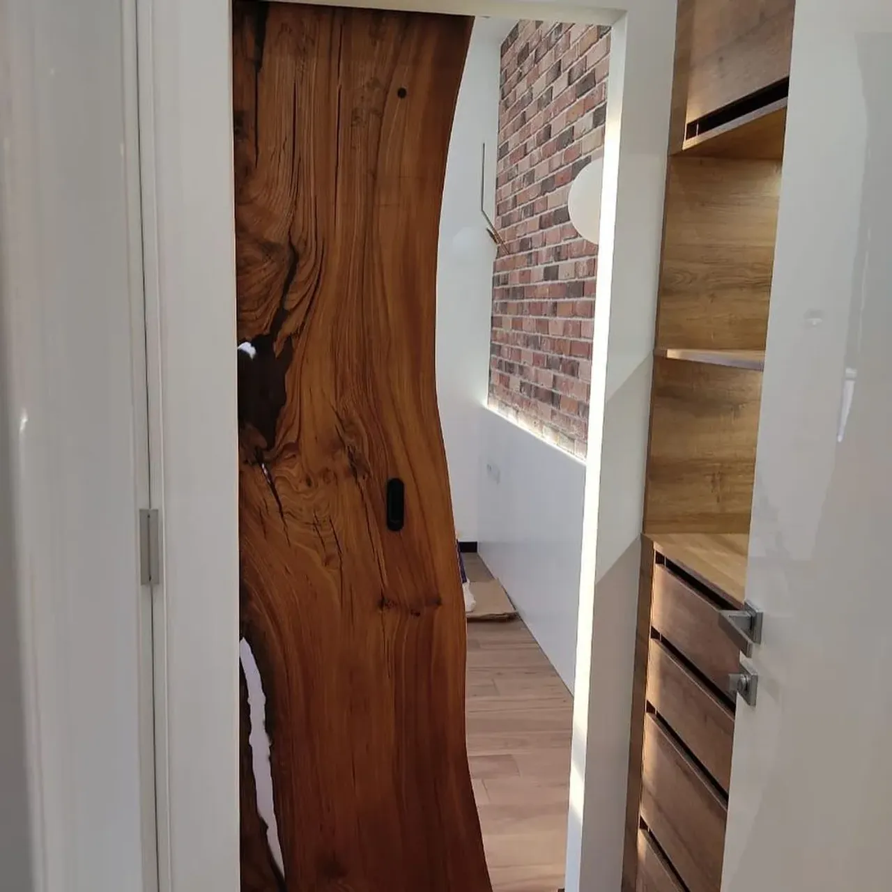 Я ожидал что это будет круто, но настолько......
Космос.  Решено дома будет только так)))

@rimsha_wood
#r_w #rimsha_wood#столыизэпоксиднойсмолы#подарок##мебельназаказ #мебельиздерева#карагач#slab_gallery