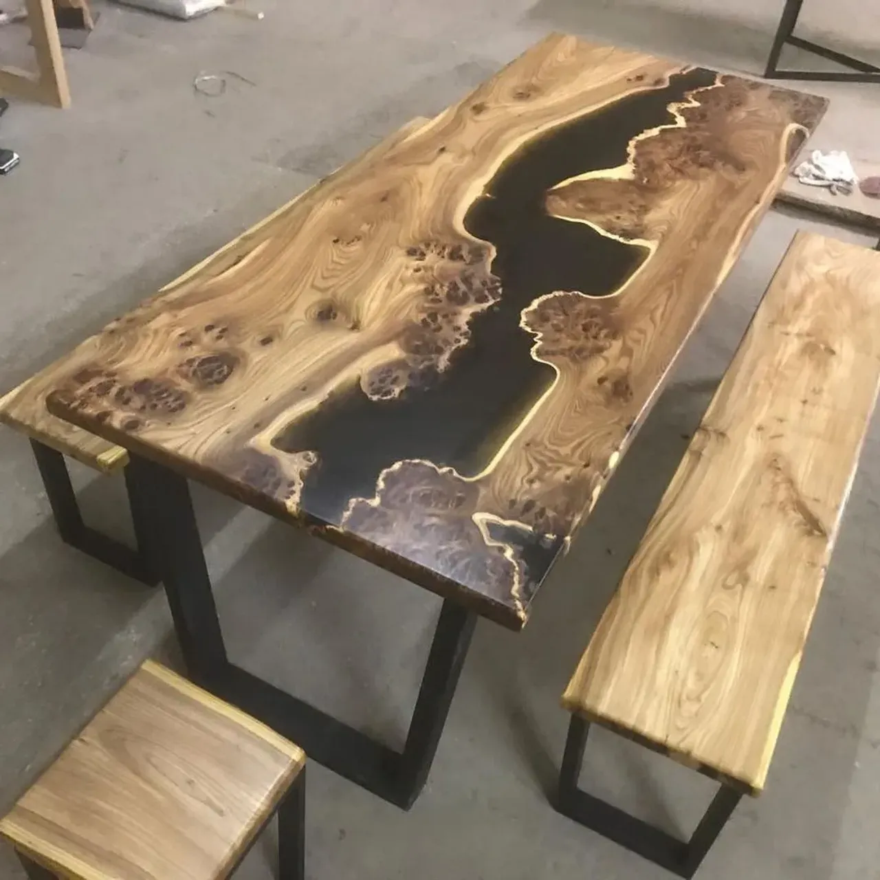 Стол-река, табуретки и скамейки — каповый карагач. 

@rimsha_wood
#r_w #rimsha_wood
#мебельназаказ #мебельиздерева #слэб #подарок #спил #стол #разделочныедоски #подаркииздерева #лофт #массив #столярнаямастерская