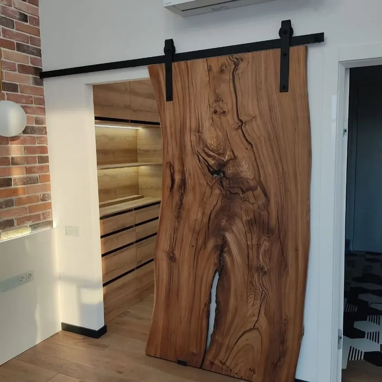 Я ожидал что это будет круто, но настолько......
Космос.  Решено дома будет только так)))

@rimsha_wood
#r_w #rimsha_wood#столыизэпоксиднойсмолы#подарок##мебельназаказ #мебельиздерева#карагач#slab_gallery