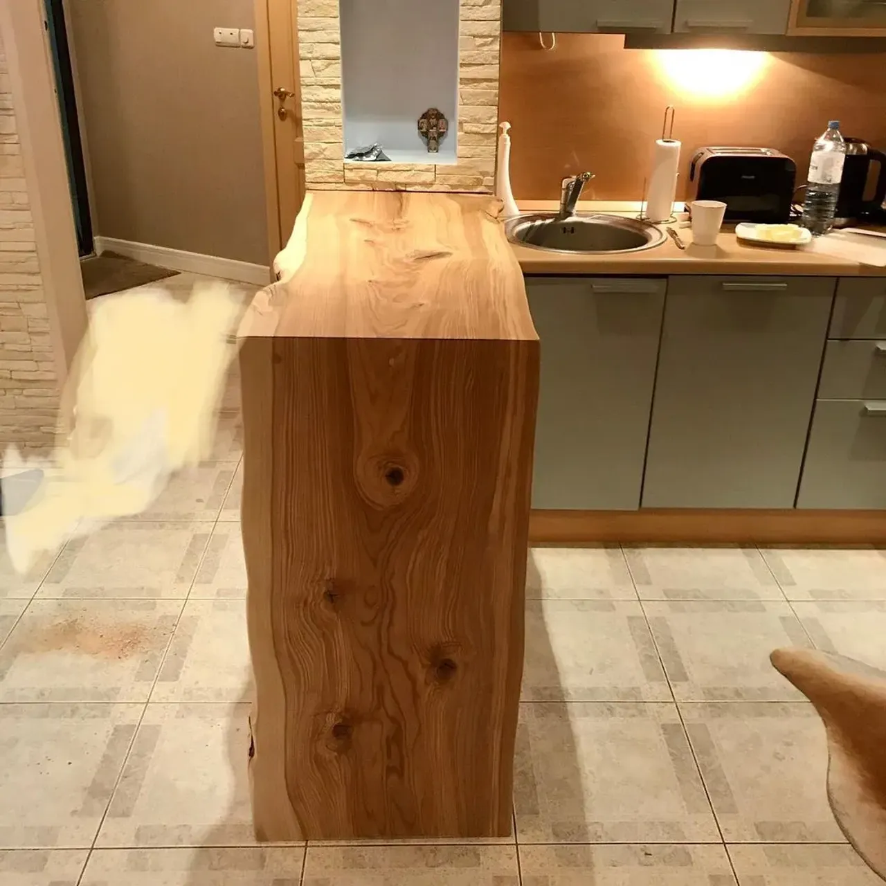 Было-стало.  Вот 1 деталь и все иначе. @rimsha_wood
#r_w #rimsha_wood#столыизэпоксиднойсмолы#подарок##мебельназаказ #мебельиздерева#карагач