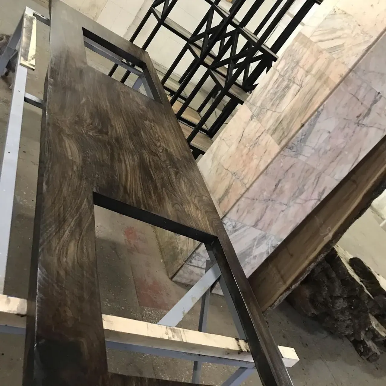 Притонировали, покрыли маслом.  Столешница для кухни, готова!!

@rimsha_wood
#r_w #rimsha_wood#столыизэпоксиднойсмолы#подарок##мебельназаказ #мебельиздерева#карагач