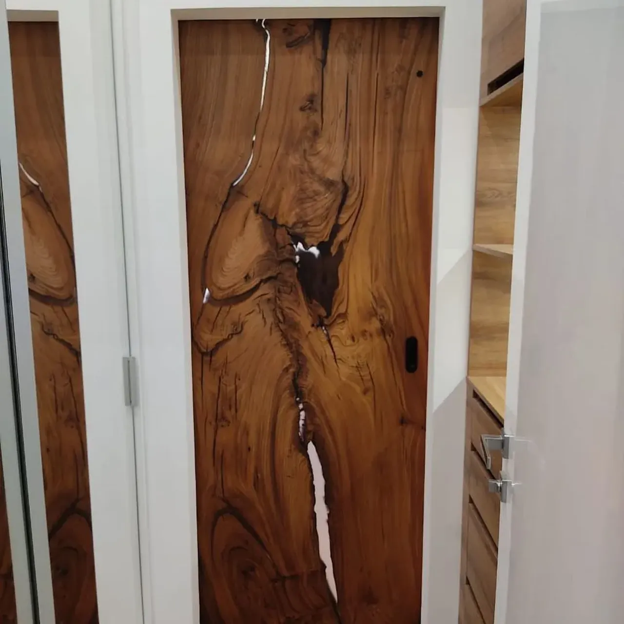 Я ожидал что это будет круто, но настолько......
Космос.  Решено дома будет только так)))

@rimsha_wood
#r_w #rimsha_wood#столыизэпоксиднойсмолы#подарок##мебельназаказ #мебельиздерева#карагач#slab_gallery