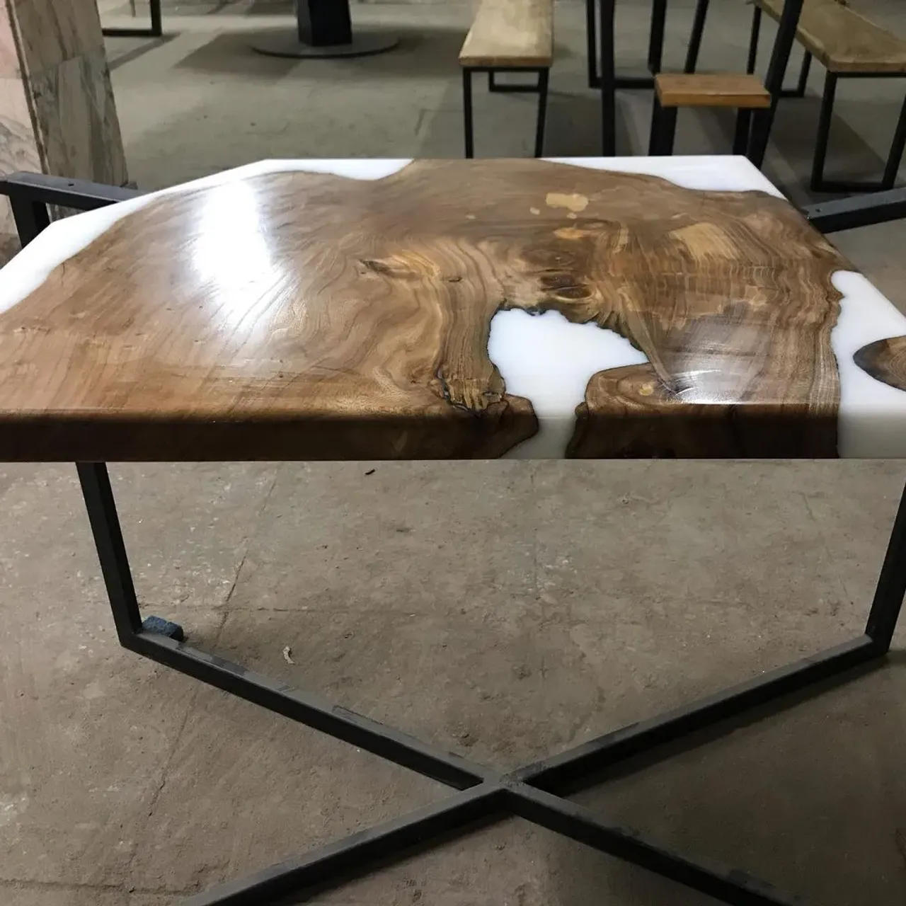 Белая эпоксидная смола. Столик в ванную комнату.

@rimsha_wood
#r_w #rimsha_wood
#мебельназаказ #мебельиздерева #слэб #подарок #спил #стол #разделочныедоски #подаркииздерева #лофт #массив #столярнаямастерская