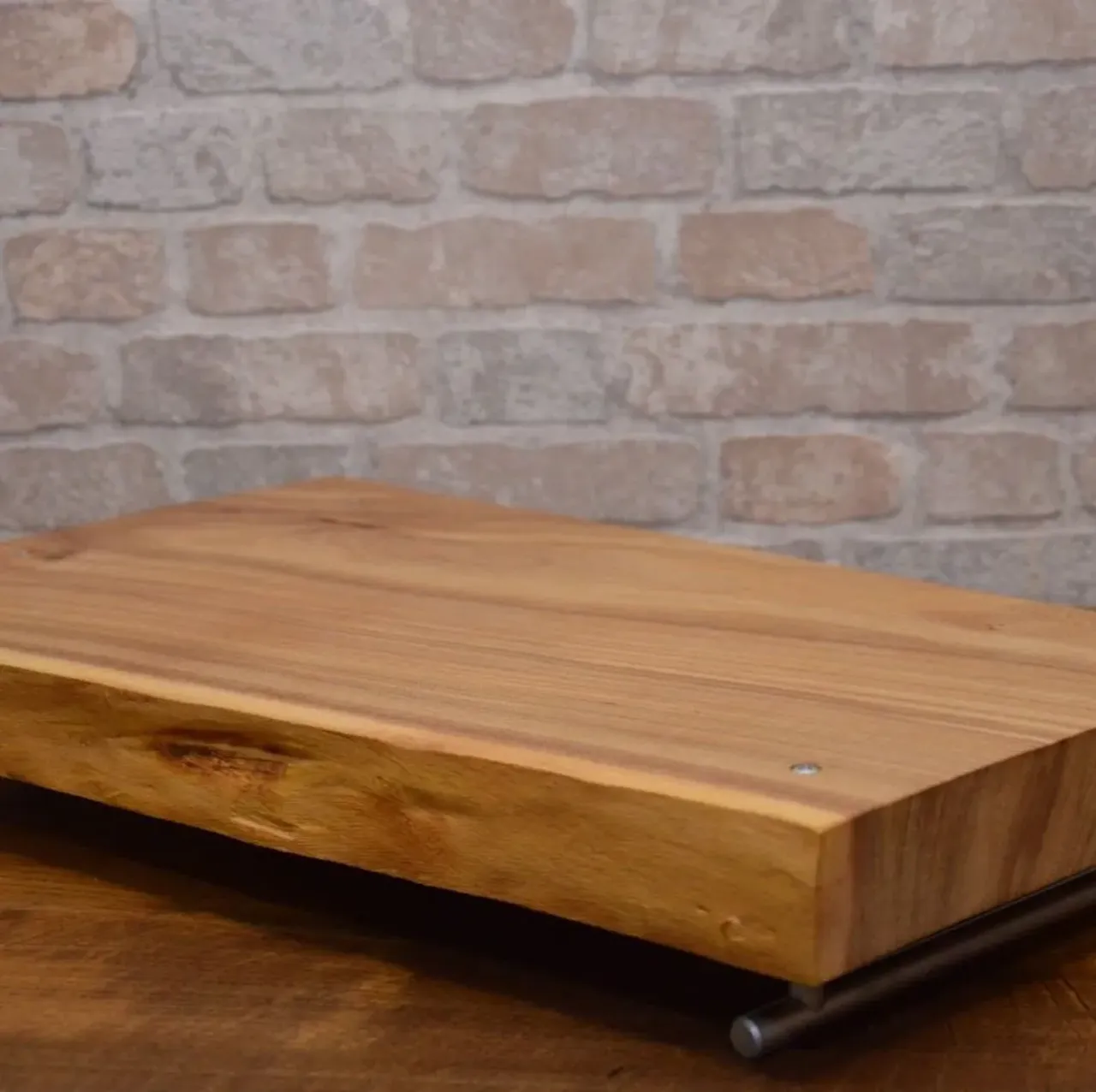 Друзья, новая порция разделочных досок и подставок под горячее. Приятный, полезный и атмосферный подарок для любого дома.

@rimsha_wood
#r_w #rimsha_wood
#мебельназаказ #мебельиздерева #слэб #подарок #спил #стол #разделочныедоски #подаркииздерева #лофт #массив #столярнаямастерская