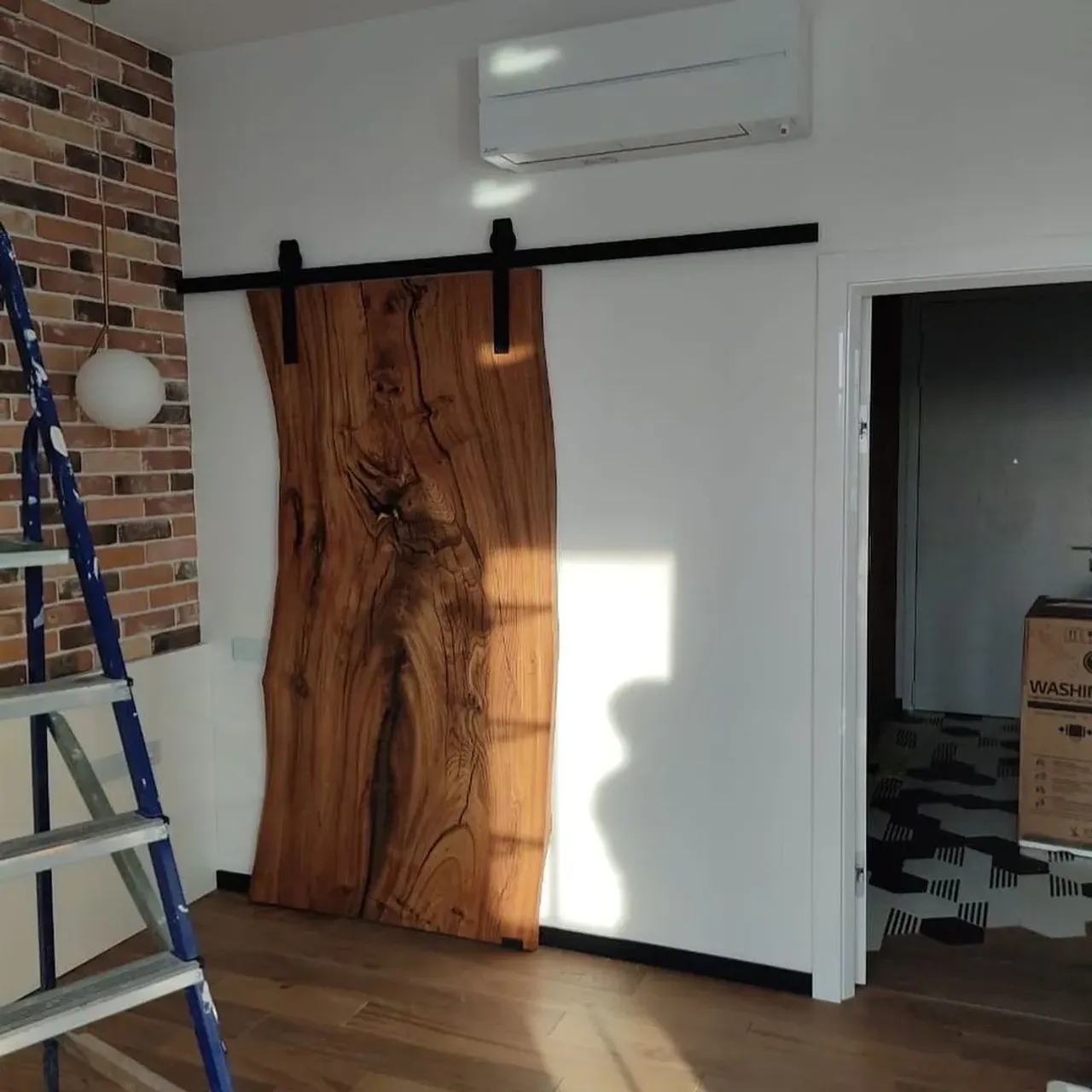 Я ожидал что это будет круто, но настолько......
Космос.  Решено дома будет только так)))

@rimsha_wood
#r_w #rimsha_wood#столыизэпоксиднойсмолы#подарок##мебельназаказ #мебельиздерева#карагач#slab_gallery