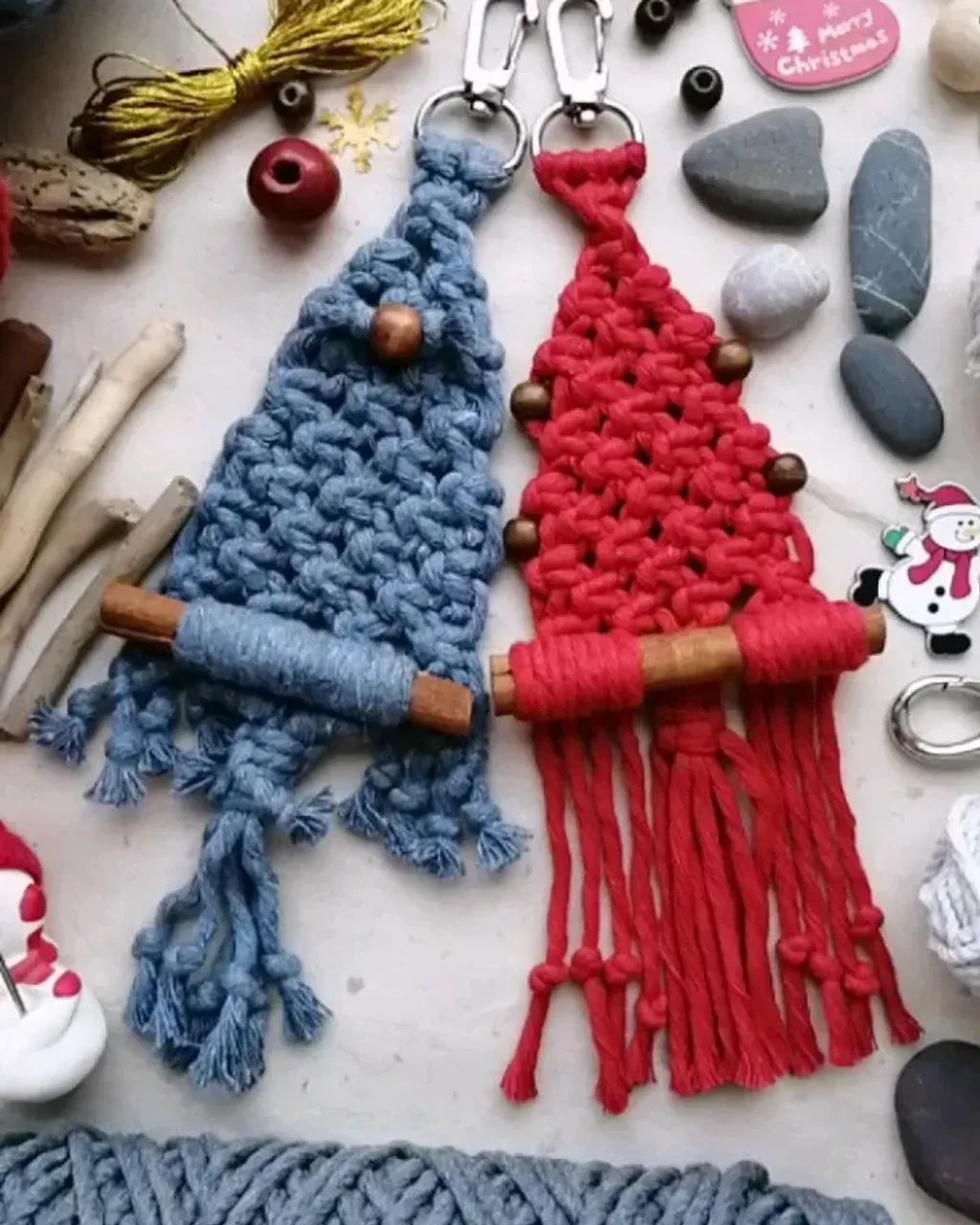 ЁЛКИ И КРАСКИ! 🥰🥰🥰
🎄🎄🎄
Каждый год вдохновенно плету НОВОГОДНИЕ БРЕЛКИ! ♥️
✔️серебристый карабин
✔️палочка корицы
✔️деревянные бусины
🎄
Пишите, сплету для Вас!
. 
150₽, доставка отдельно 🤗🤗🤗

#декор
#челябинск
#южноуральск
#новыйгод
#новогодниеподарки
#макраме
#рукоделие
#подарок
#подарки
#macrame
#macramedecor
#macrameart
#macramedesign
#christmas
#handmade