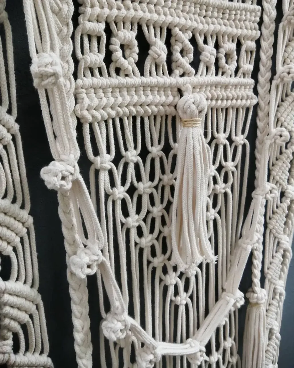 ПОГОДА ИМЕЕТ ЗНАЧЕНИЕ... 🤔

Имеет, конечно!) 😊✔️
Вот попробуй сними то, что с такой любовью придумывала и плела-переплетала! 🥰🥰🥰
❤️💙🧡

Здесь видно, как хорош сизаль в сочетании с хлопком, какая "вкусная" текстура хлопкового плетеного шнура! 🤔🤗🤗
И, да, когда погода в душе отличная, то и дождливый ветер нипочём!!! 🎉🎉🎉

Особенно рядышком с таким панно) ✔️✔️✔️

ПАННО свободно. 😊
2500 ₽

Хлопковый плетёный шнур 3 мм от @promacrame👌❤️

🚫ПРОДАНО, повтор возможен. 

🧡🧡🧡
#макраме
#macrame
#macramedecor
#macrameart
#макрамечелябинск
#macramebag