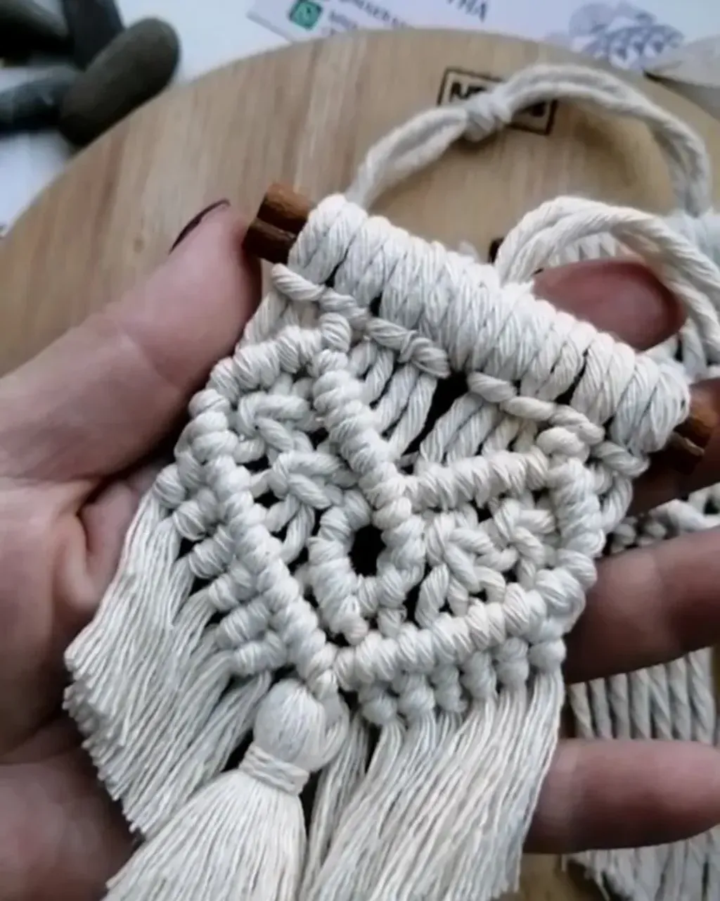 ПРОДОЛЖАЮ РАДОВАТЬ плетеными сердечками!) 🤗🤗🤗
Ах, какое это удовольствие, - заплетать узелки, образующие "сердечный" контур!!!
🥰🥰🥰
Хотите такие? 🤔❤️
НОВЫЕ сердечки буду показывать!) 👐👐👐
ПРИОБРЕСТИ Мини-панно можно:
100 ₽ + доставка
#рукоделие
#челябинск
#бохостиль
#бохо
#хюгге
#декор
#аксессуары
#креатив
#экозабота
#эко
#экостиль
#макраме
#macrame
#christmas
#handmade
#macramedecor
#macrameart
#macramedesign
#macrameartist
#angel