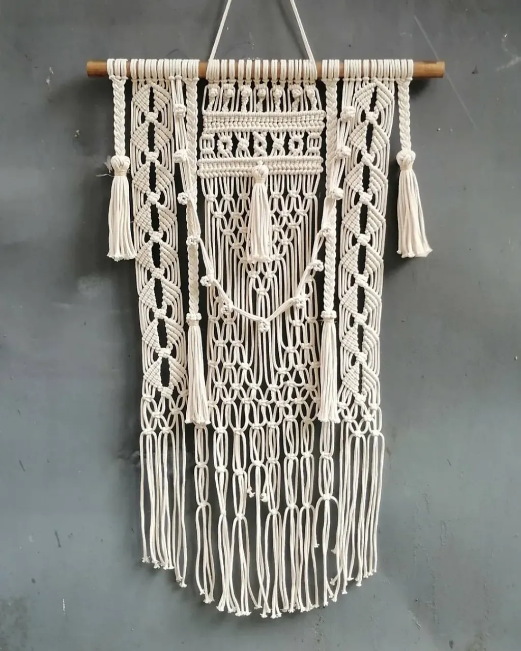 ПОГОДА ИМЕЕТ ЗНАЧЕНИЕ... 🤔

Имеет, конечно!) 😊✔️
Вот попробуй сними то, что с такой любовью придумывала и плела-переплетала! 🥰🥰🥰
❤️💙🧡

Здесь видно, как хорош сизаль в сочетании с хлопком, какая "вкусная" текстура хлопкового плетеного шнура! 🤔🤗🤗
И, да, когда погода в душе отличная, то и дождливый ветер нипочём!!! 🎉🎉🎉

Особенно рядышком с таким панно) ✔️✔️✔️

ПАННО свободно. 😊
2500 ₽

Хлопковый плетёный шнур 3 мм от @promacrame👌❤️

🚫ПРОДАНО, повтор возможен. 

🧡🧡🧡
#макраме
#macrame
#macramedecor
#macrameart
#макрамечелябинск
#macramebag