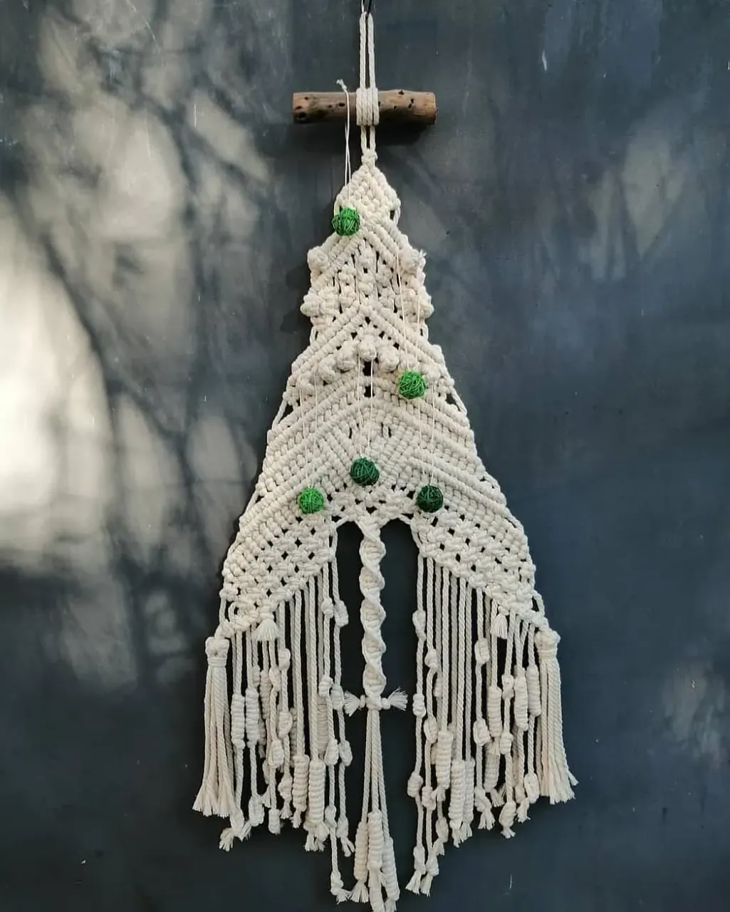 КОРЯГИ, как источник вдохновения)...😊

Казалось бы, слово какое несимпатичное, "коряги"🤔

Но с какой нежностью относимся мы к ним!))) ♥️♥️♥️

И поглаживаем извилистые узоры, и выписываем их у коллег, которым посчастливилось жить рядом с сокровищницей, то есть с морюшком!!! 🌏

Именно коряги подсказывают конфигурацию панно, его характер, выбирают за нас материал, прямо-таки диктуют!!! 😊

Любите ли вы коряги, как люблю их я?)
😋😋😋

.
###
#макраме
#рукоделие
#подарок
#подарки
#панно
#панномакраме
#мaкрамепанно
#экозабота
#эко
#челябинск
#южноуральск
#новыйгод
#новогоднийдекор
#декор
#аксессуары
#креатив
#makrame
#macrame
#macramedecor
#macrameart
#bohostyle
#bohodecor
#handmade
#christmas
#уютности
#уютвдоме
#macramelover
#снежинка