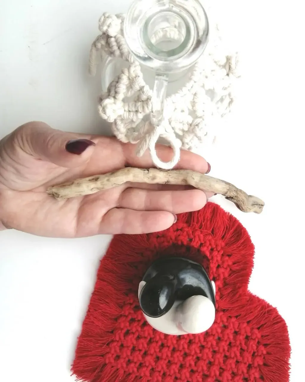 КОРЯГИ, как источник вдохновения)...😊

Казалось бы, слово какое несимпатичное, "коряги"🤔

Но с какой нежностью относимся мы к ним!))) ♥️♥️♥️

И поглаживаем извилистые узоры, и выписываем их у коллег, которым посчастливилось жить рядом с сокровищницей, то есть с морюшком!!! 🌏

Именно коряги подсказывают конфигурацию панно, его характер, выбирают за нас материал, прямо-таки диктуют!!! 😊

Любите ли вы коряги, как люблю их я?)
😋😋😋

.
###
#макраме
#рукоделие
#подарок
#подарки
#панно
#панномакраме
#мaкрамепанно
#экозабота
#эко
#челябинск
#южноуральск
#новыйгод
#новогоднийдекор
#декор
#аксессуары
#креатив
#makrame
#macrame
#macramedecor
#macrameart
#bohostyle
#bohodecor
#handmade
#christmas
#уютности
#уютвдоме
#macramelover
#снежинка