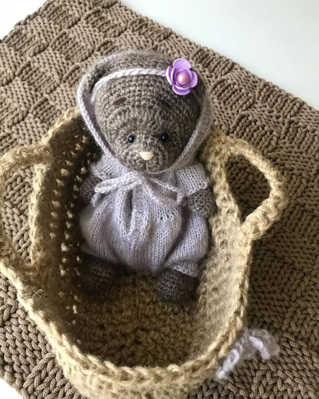 Джутовая корзиночка для любимых игрушек малыша! 💕
Как хорошо взять с собой на прогулку любимую игрушку 🧸в такой корзиночке-сумочке🧺.
Такому подарку будет рада любая девочка!🎁
Корзиночка и медвежонок ищут хозяйку.
Свяжу на заказ корзиночку по вашим размерам.
#джутовыекорзинки #джутовыесумки#корзиныизджута #изделияизджутаколомна#вязанныеигрушки#игрушкиручнойработы#игрушкидлядетейколомна#игрушкиколомна #джутколомна #подарокдочкеколомна#подарокдевочкеколомна