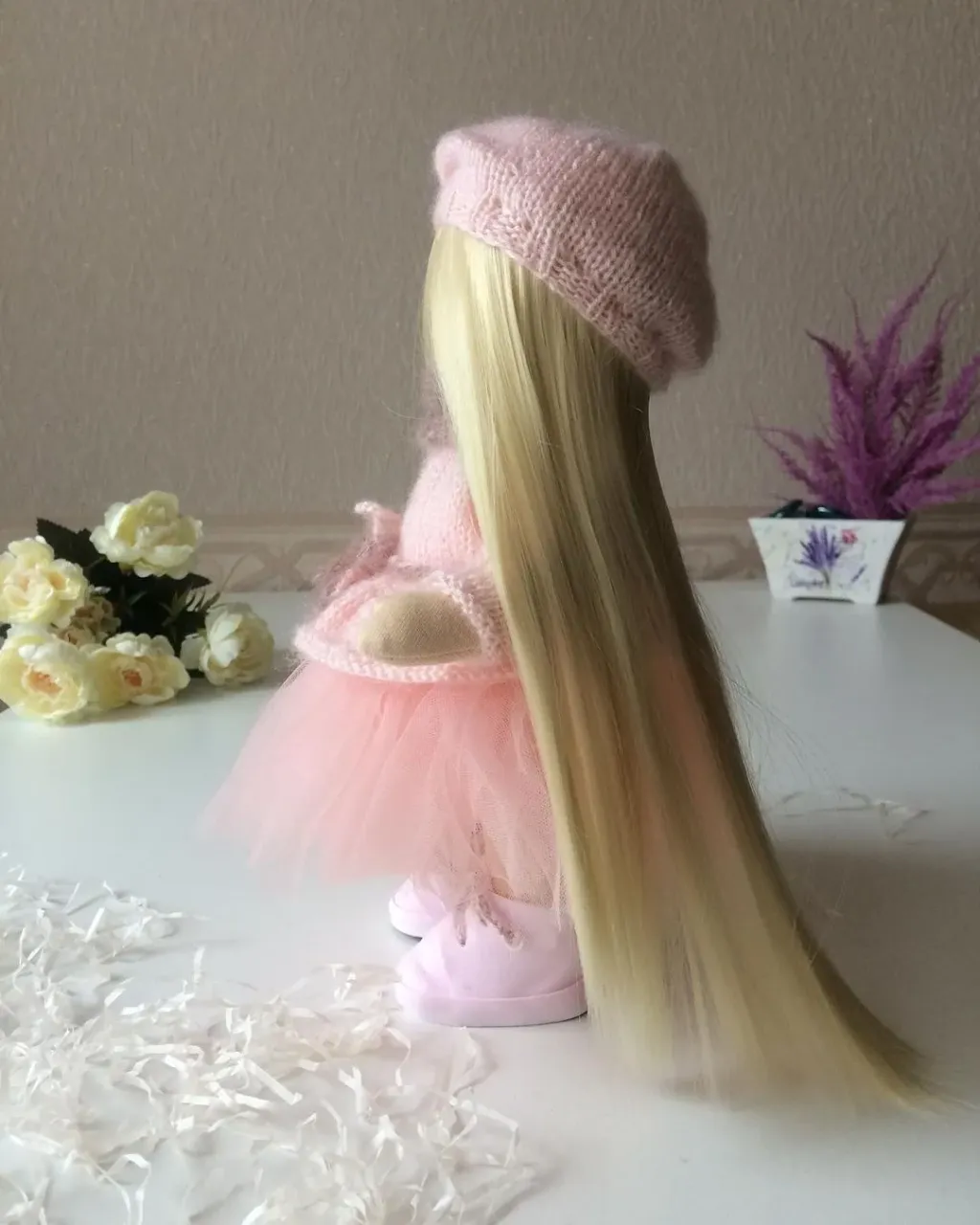 Малышка - блондинка в нежно-розовых тонах🌸
Рост 27см. Голова поворачивается. Одежда не съёмная. Волосы можно заплести в косичку или сделать хвостики. 
Для приобретения ✍️в директ.
Каждая куколка для Вас изготавливается индивидуально и каждая неповторима 💕. Куколка -прекрасный подарок и украшение интерьера!

#куклавподарок 
#интерьернаякукла 
#куклавналичии 
#dollstata
#dolls 
#dollskolomna 
#кукларучнойработы 
#куклавколомне#вналичиитата