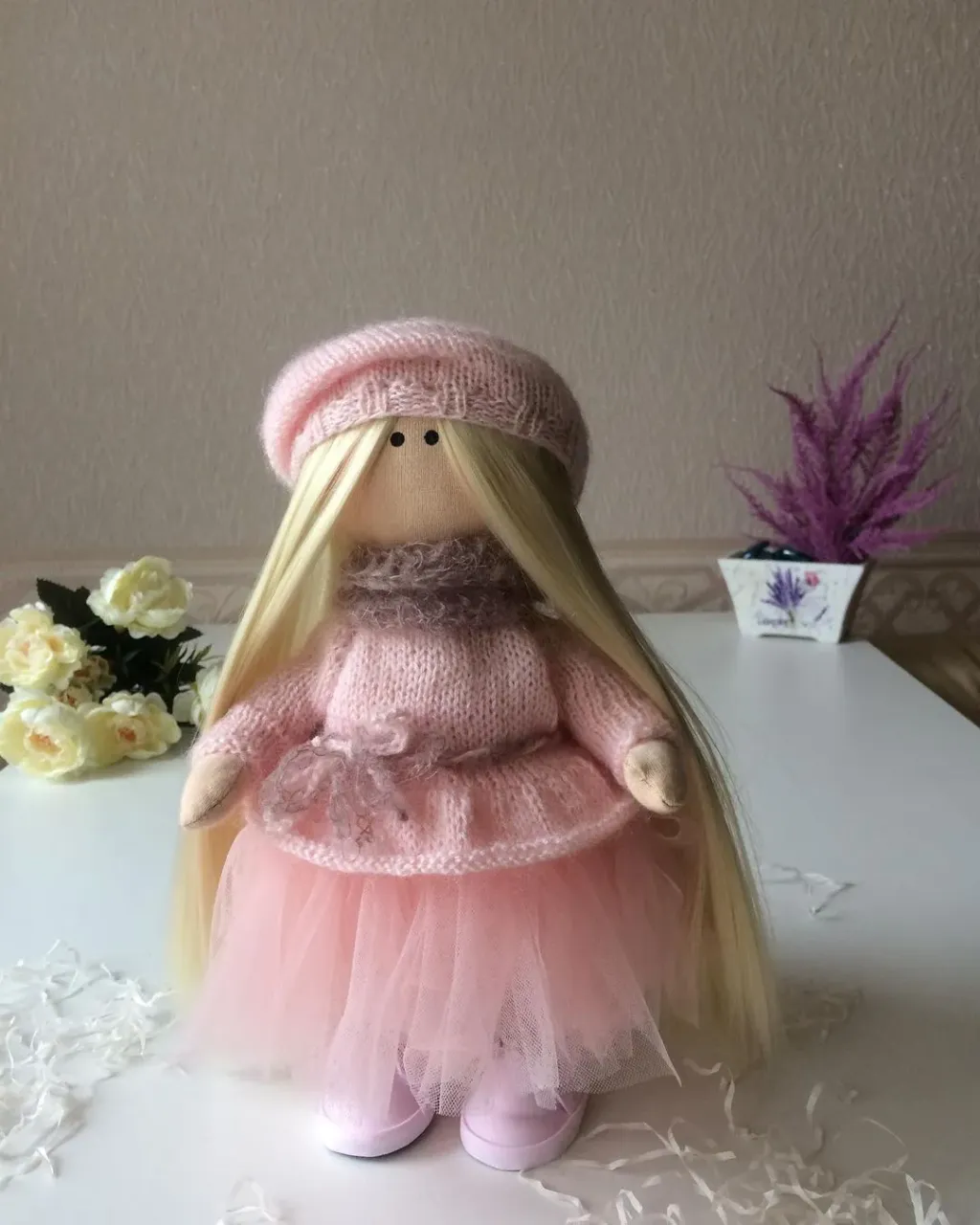 Малышка - блондинка в нежно-розовых тонах🌸
Рост 27см. Голова поворачивается. Одежда не съёмная. Волосы можно заплести в косичку или сделать хвостики. 
Для приобретения ✍️в директ.
Каждая куколка для Вас изготавливается индивидуально и каждая неповторима 💕. Куколка -прекрасный подарок и украшение интерьера!

#куклавподарок 
#интерьернаякукла 
#куклавналичии 
#dollstata
#dolls 
#dollskolomna 
#кукларучнойработы 
#куклавколомне#вналичиитата