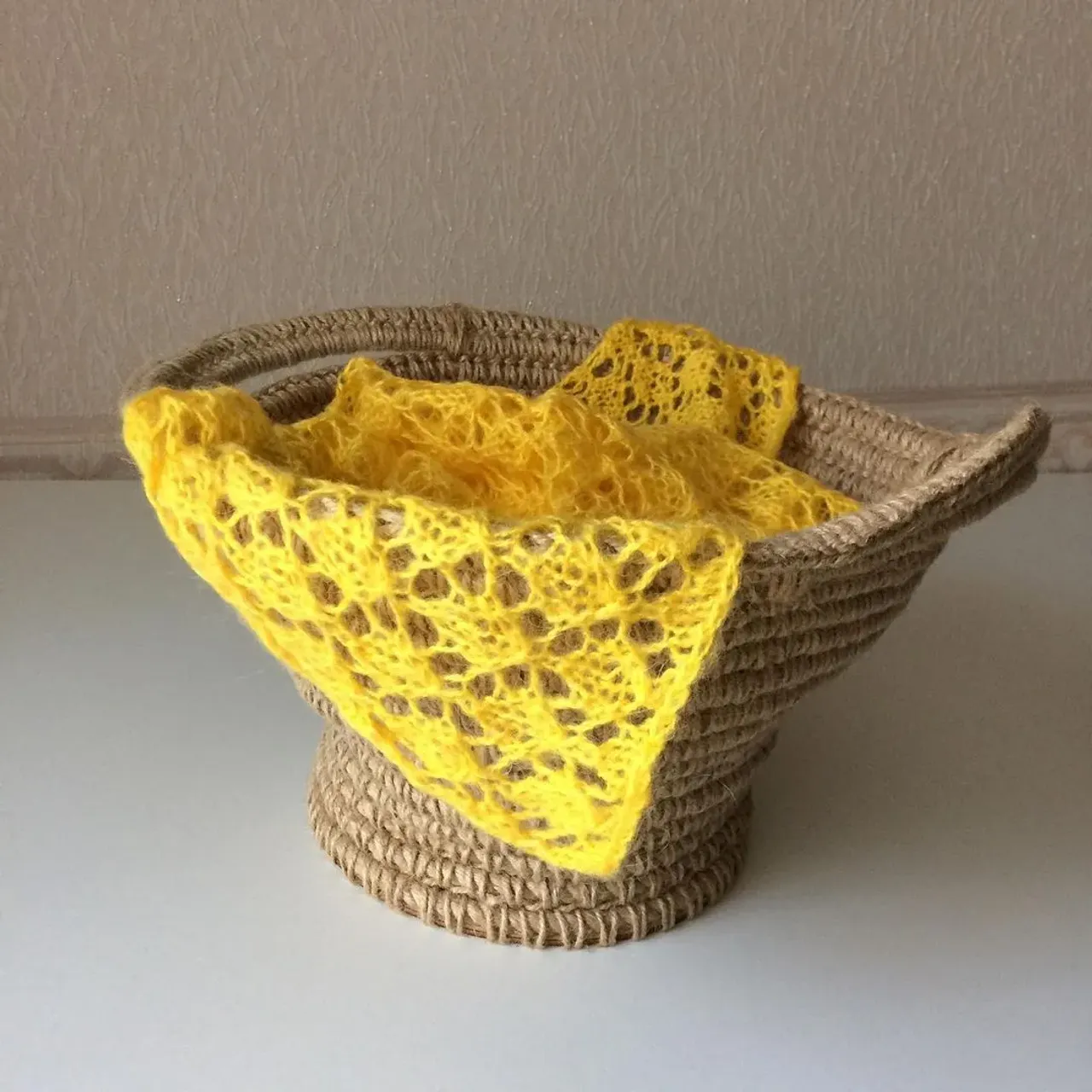 Корзина из джута 🌾🍂для фотосессии новорожденных+ ажурная обмотка «Золотая осень 🍂».
В наличии. 
Возможно дополнение салфеткой или игрушкой.
По приобретению ✍️в директ.

#ньюборнфотограф #ньюборнреквизит #ньюборнреквизитколомна #ньюборнпропс #ньюборнфотопропс #джутовыекорзины #корзиныизджута #корзиныизджутаколомна#джутовыеизделияназаказ #джутколомна #newborn #newbornphotography #newbornphoto #newbornprops #newbornphotoprops #вналичиитата