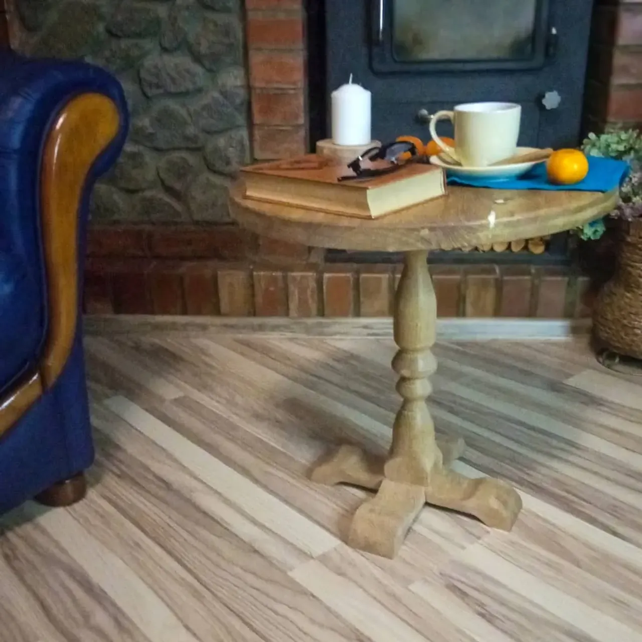 Для чего нужен журнальный/кофейный столик?🤔

Для создание уютной, комфортной обстановки.🤗

За компактным журнальным/ кофейным столиком удобно выпить чашечку чая, кофе, побеседовать с гостями, положить книгу, которая читается в данный момент, поставить цветы...
___________________
Столик из массива дуба с вкраплениями эпоксидной смолы без покрытия.

Ручная работа.

Размер: высота 50см, диаметр 50см.

Возможны другие цветовые решения и любой размер под заказ.

Заказать можно:
☑️По имейл likwood9@gmail.com

#столик #эпоксиднаясмола #likwood #камины #столикжурнальный #столиккофейный #столиксэпоксидкой #столминск #вкусныйкофе
#люблючитать
#столгомель
#уютныйвечер
#свечи
#сухоцветы #столизмассива #столиздуба #столиздерева #столсвомируками #столвинтерьере #кофейныйстолик #уютныйдом #нужныевещи #woodworking #салфетка #льнянаясалфетка #shabbychicdecor #wooddecor #tabledecor #oaktable #woodtables