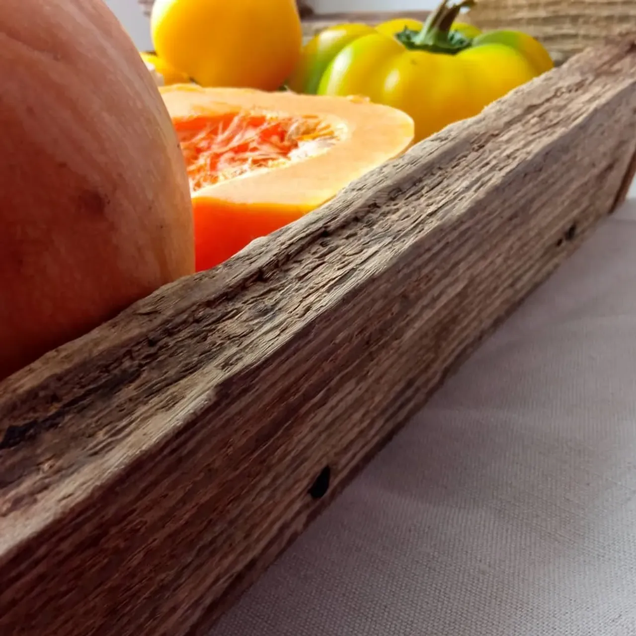 Ящик для хранения🧅🥦🍎
Сделан из из природно состаренной древесины.
Ручная работа.
Доставка по всему миру🌍
#ящик #яшикиздерева #яшикдояхранения #old #oldwood #requisister #foodfoto #wabi #boxes #box #loft #decor #fooddecor #food #овощи #тыква #синяякапуста #натюрморт #likwood #ручнаяработа #ящикдляфото #сделаноруками #урожай #винтаж #вабисаби #spildecor #woodart #homedecor #этническийинтерьер #изделияиздеревагомель