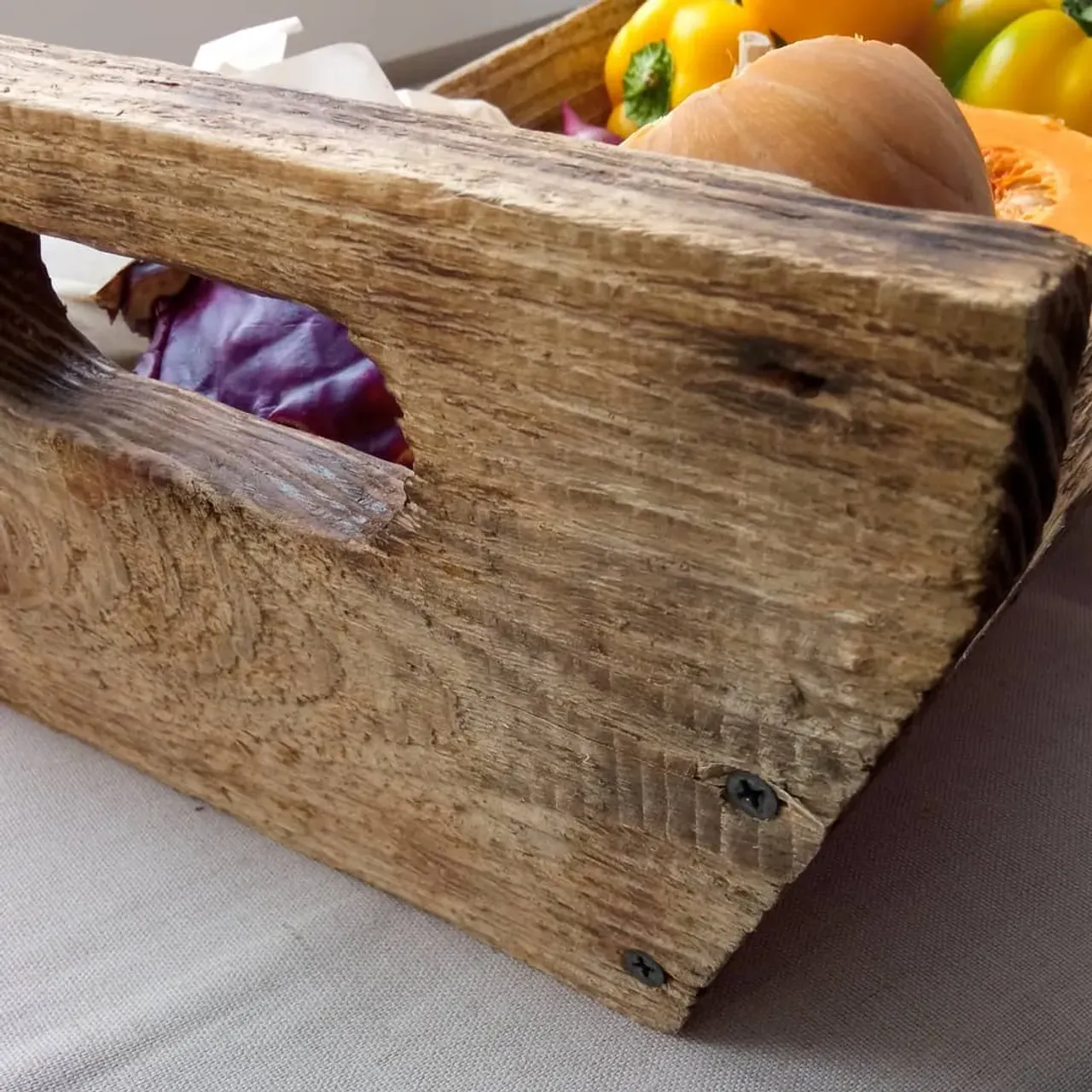Ящик для хранения🧅🥦🍎
Сделан из из природно состаренной древесины.
Ручная работа.
Доставка по всему миру🌍
#ящик #яшикиздерева #яшикдояхранения #old #oldwood #requisister #foodfoto #wabi #boxes #box #loft #decor #fooddecor #food #овощи #тыква #синяякапуста #натюрморт #likwood #ручнаяработа #ящикдляфото #сделаноруками #урожай #винтаж #вабисаби #spildecor #woodart #homedecor #этническийинтерьер #изделияиздеревагомель