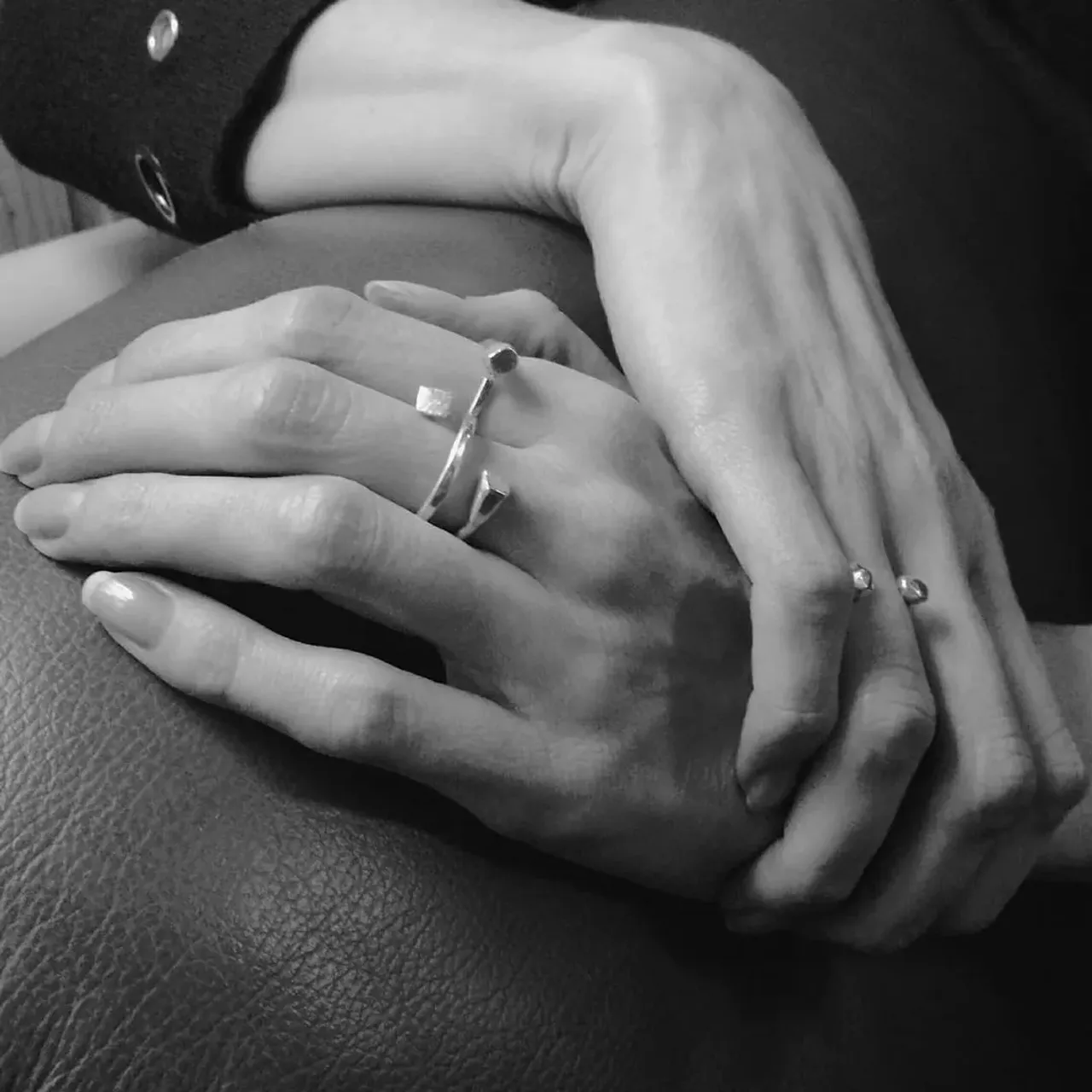 Созданы для того, чтобы притягивать внимание 🍁
-
#ювелирныеукрашения #newjewelry #silver #кольцо #серебро #trend #ювелир #ring #минималистическиеукрашения #jewelry #jewelrydesign #style #contemporaryjewellery #ручнаяработа#fashion#beauty#rings#minimal#кольца#украшенияручнойработы#brand#silver925 #jewelrygram #golivering#golivejewelry #trend#современныеукрашения#newjewelry #купитькольцо#украшенияназаказ#украшениялюкс#jewelrydesigner