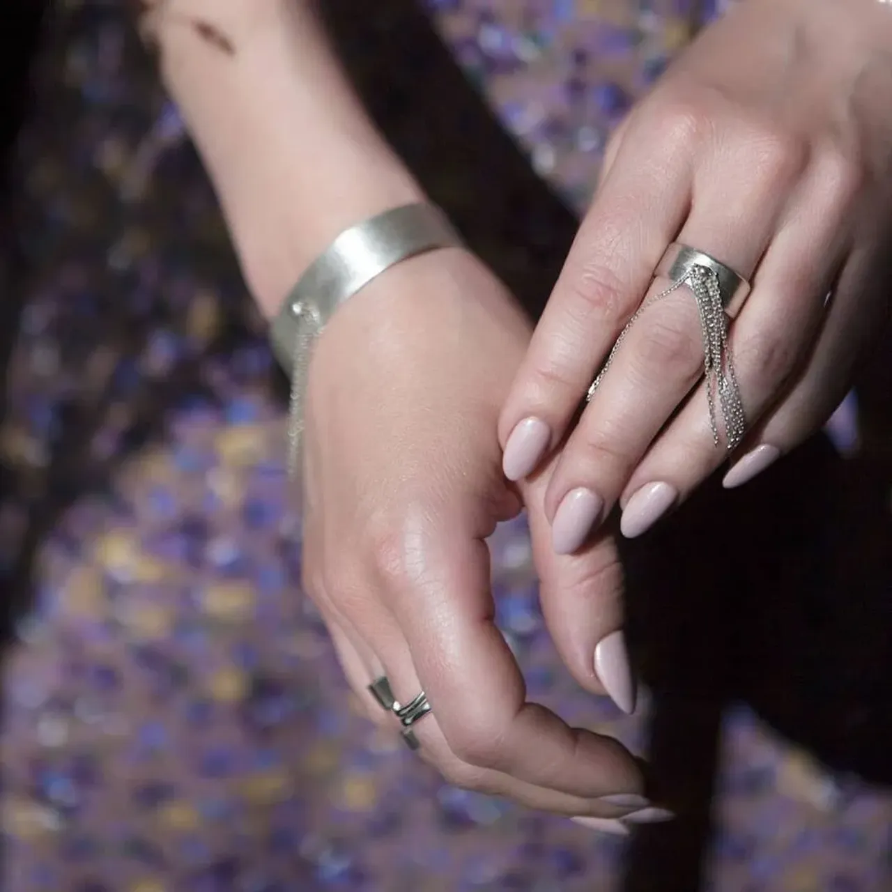 Акцент на руки
-
#golivebraclet#golivearings #акцент #аксессуар #серебро #украшенияручнойработымосква #москваювелирка