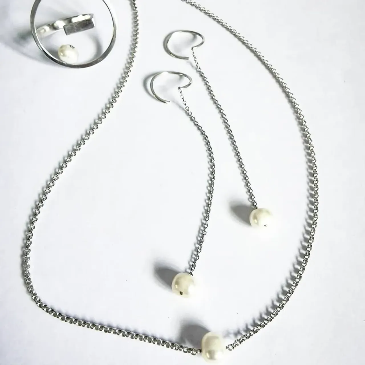 Изысканный комплект.
Чокер и длинные серьги с жемчугом.
-
#golivearrings #серьги#silver#серебро #серьгикольца#украшенияназаказ #ювелирныеукрашения #аксессуар #накажыйдень#актуально#актуальнеукрашения#goliveset